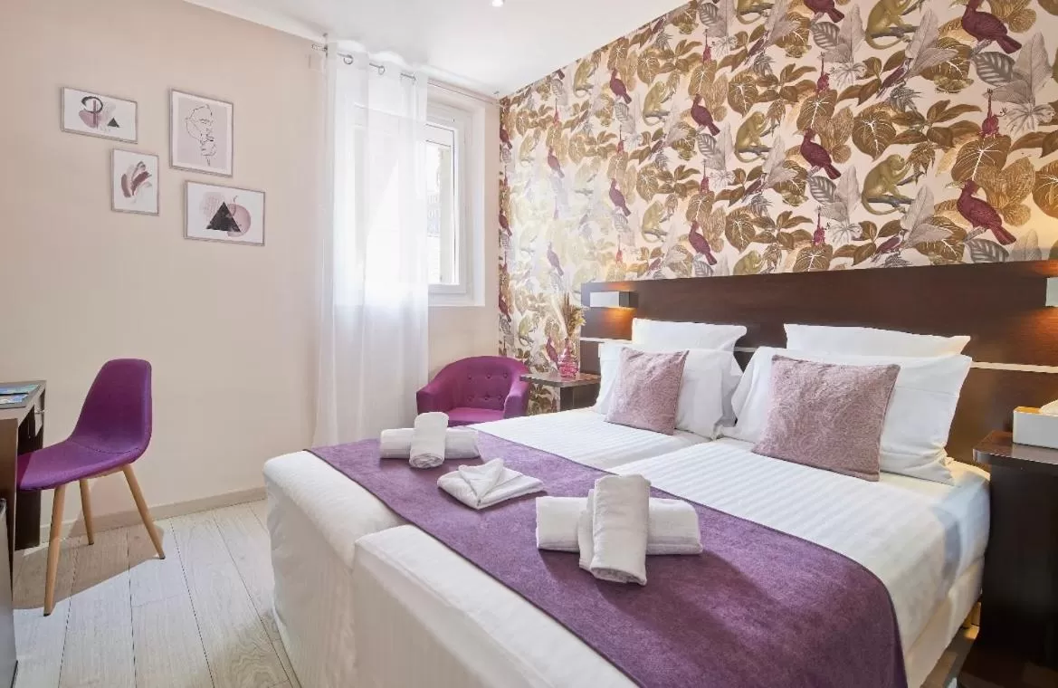 Bed in Hotel du Vieux Port