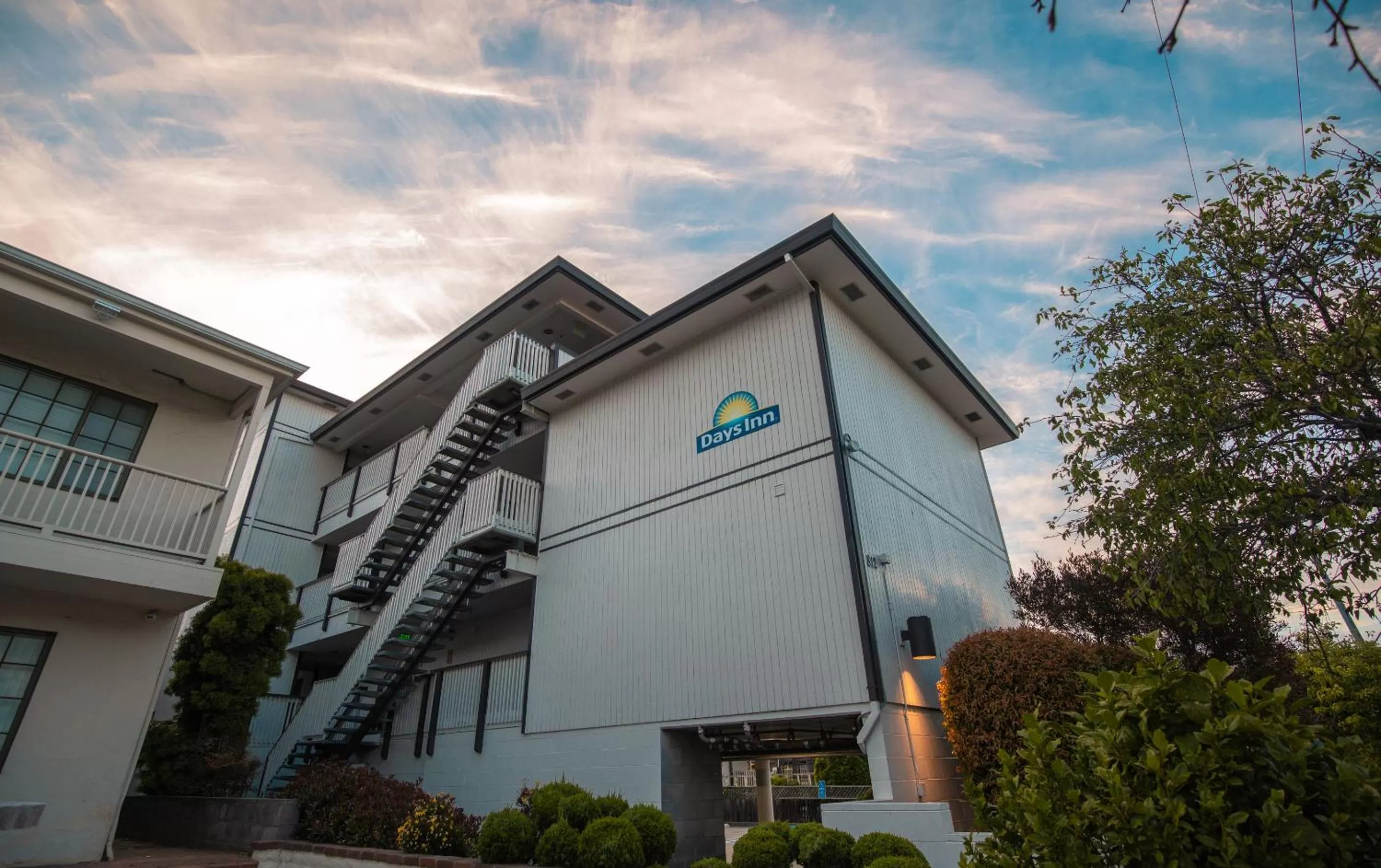 Property building in Days Inn by Wyndham Monterey Downtown