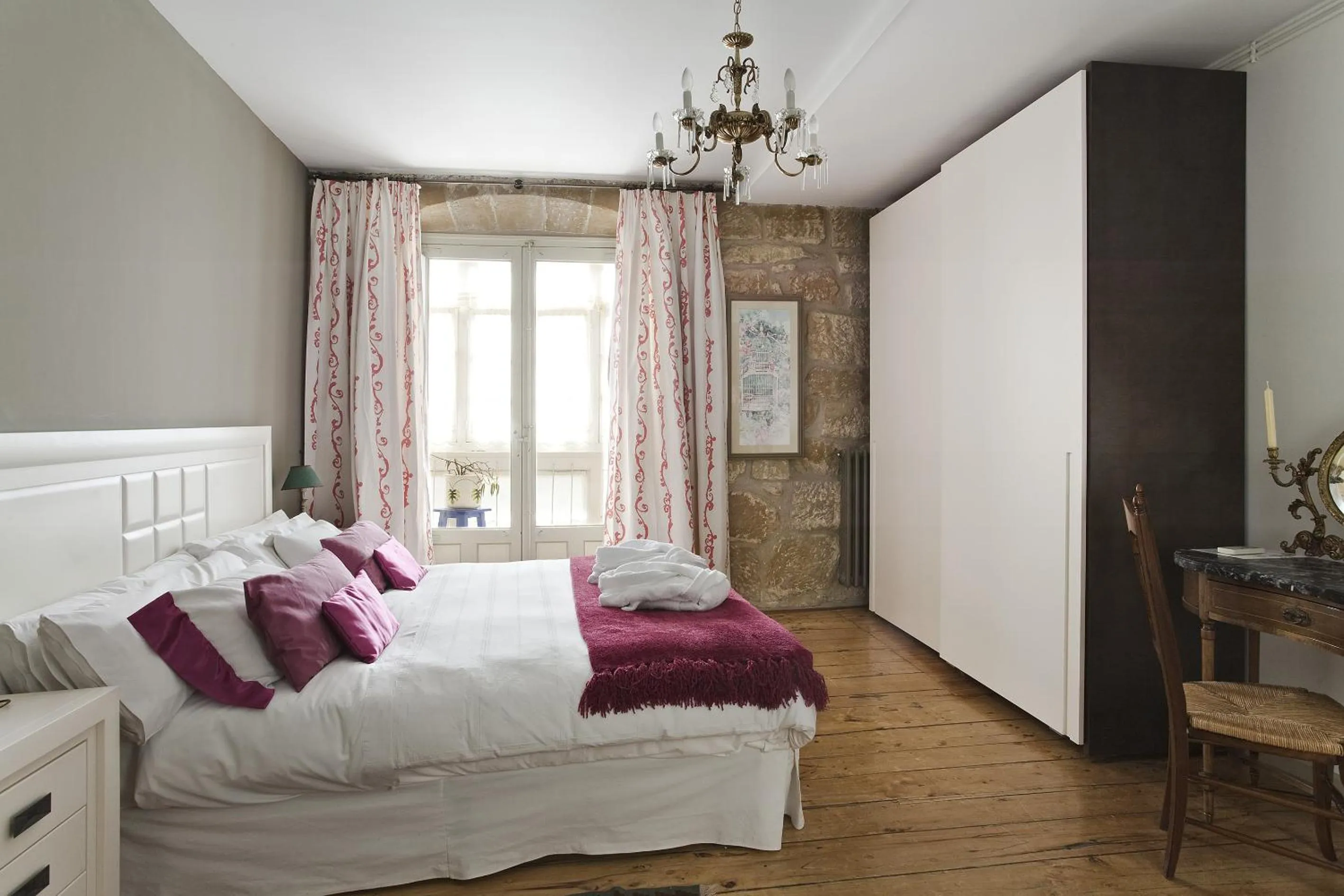 Photo of the whole room, Bed in Hospedería Señorío de Briñas