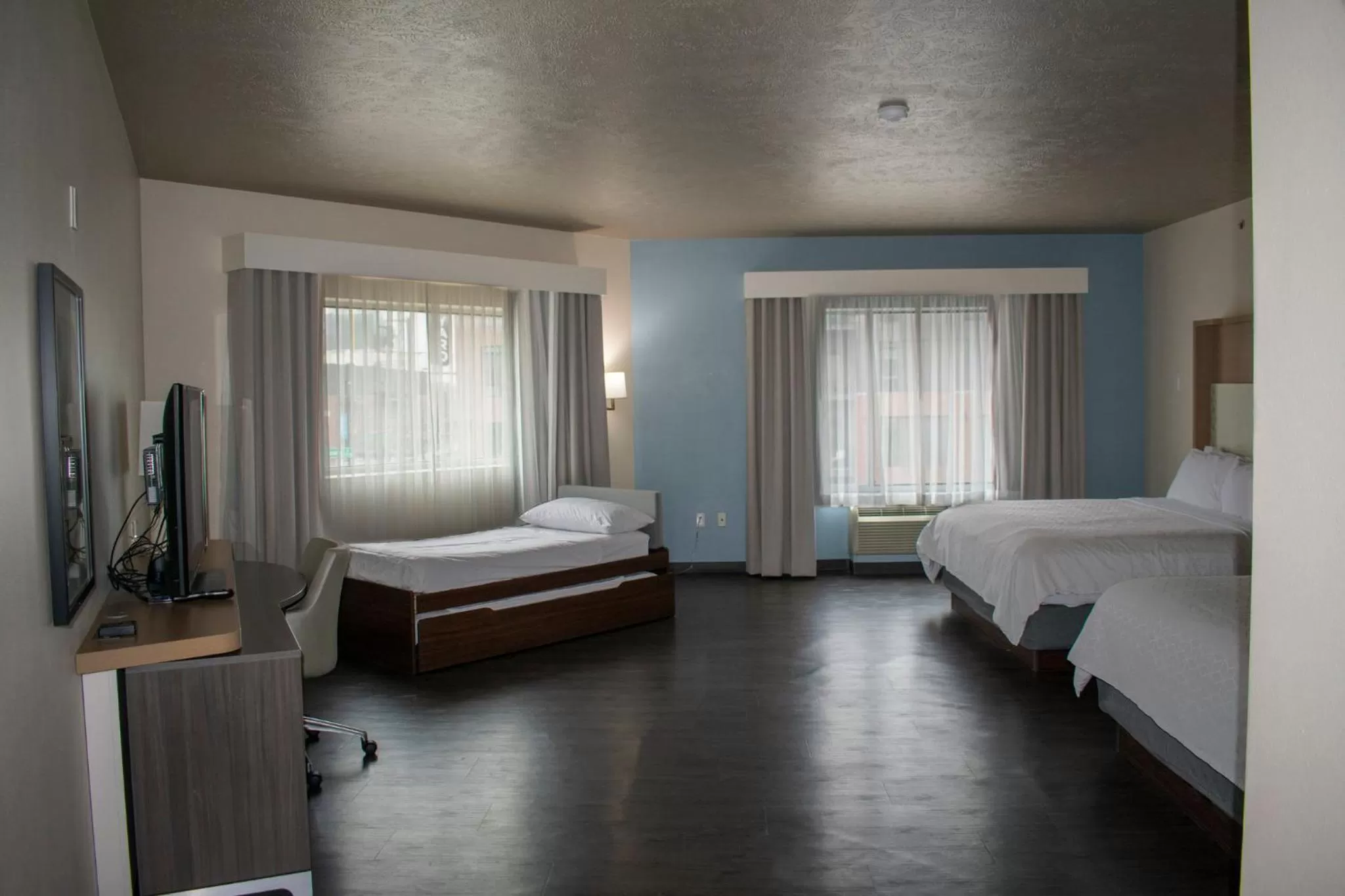 Photo of the whole room, Bed in Holiday Inn Omaha Downtown - Waterpark by IHG