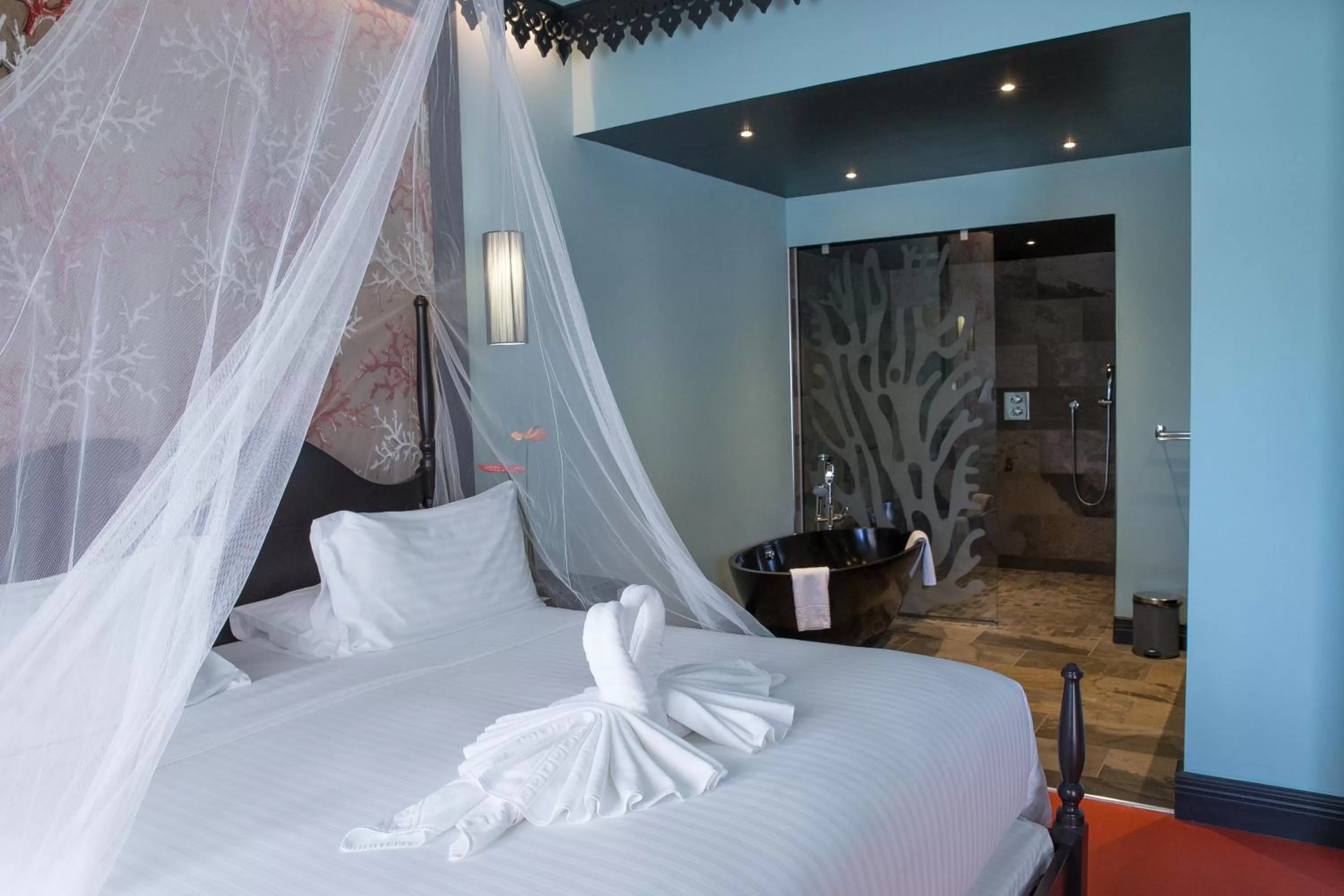 Shower, Bed in Villa Delisle Hôtel & Spa