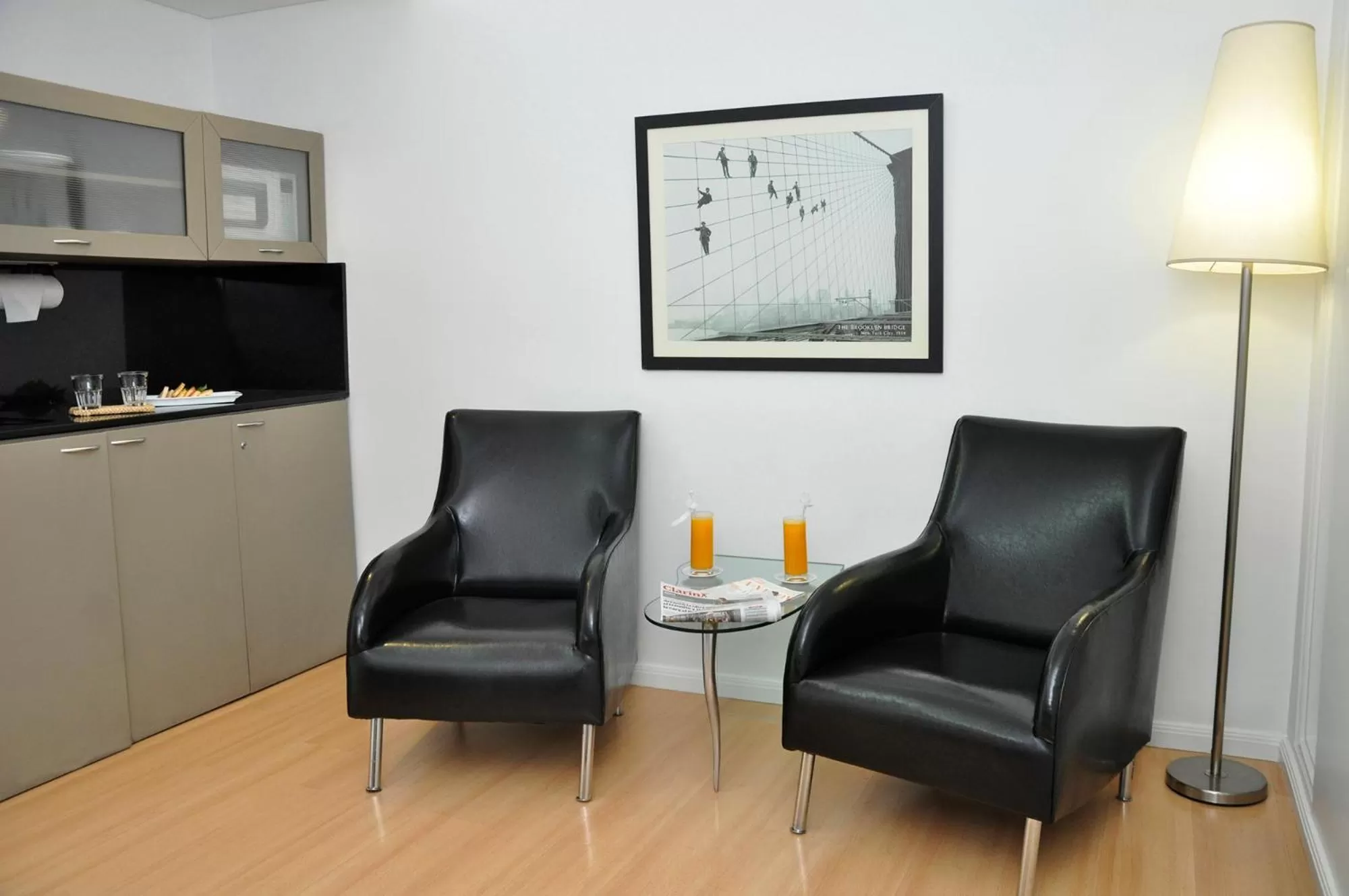 Kitchen or kitchenette in Broadway Hotel & Suites