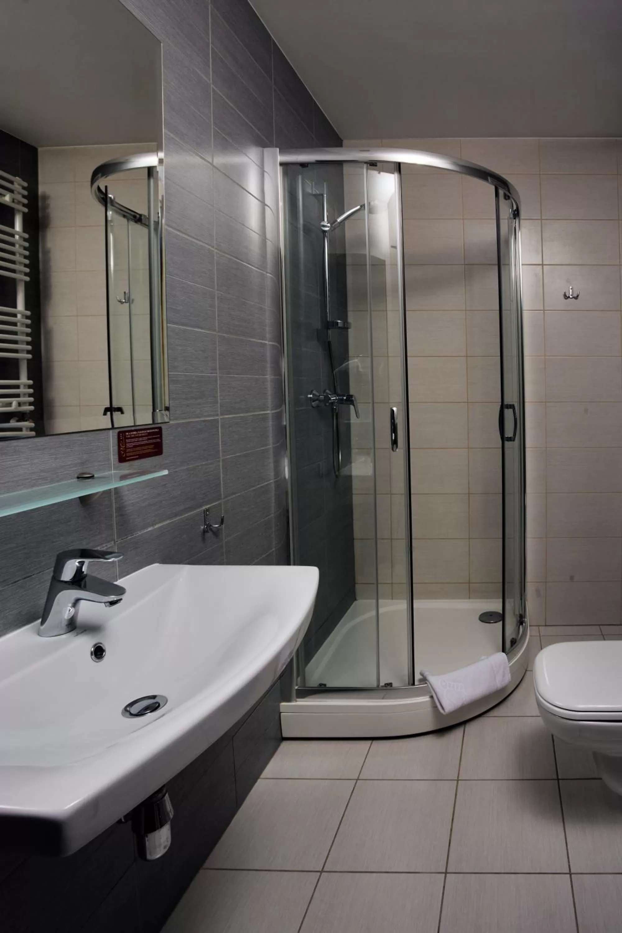 Shower in Hotel Maraton