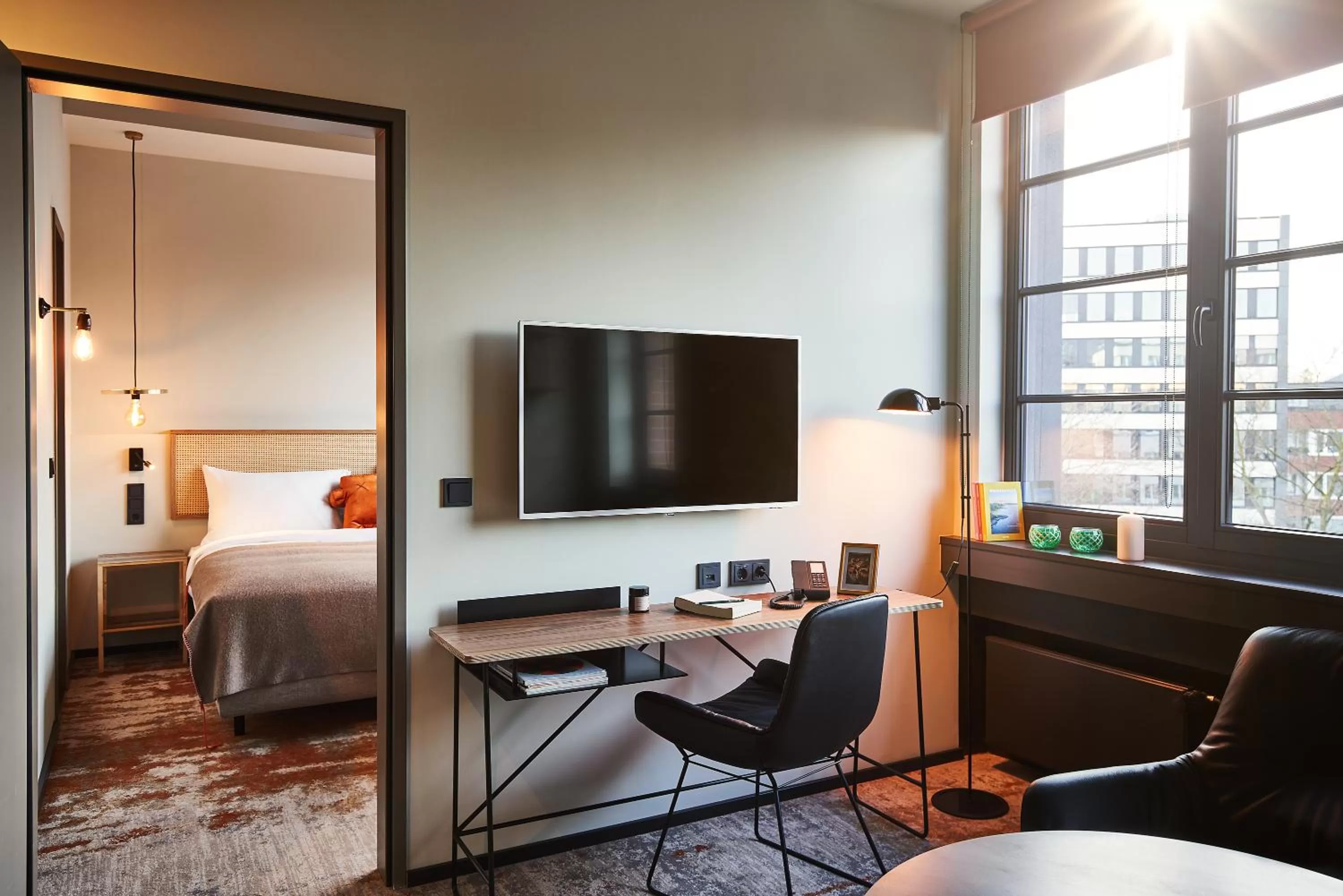 TV and multimedia, Bed in hood house