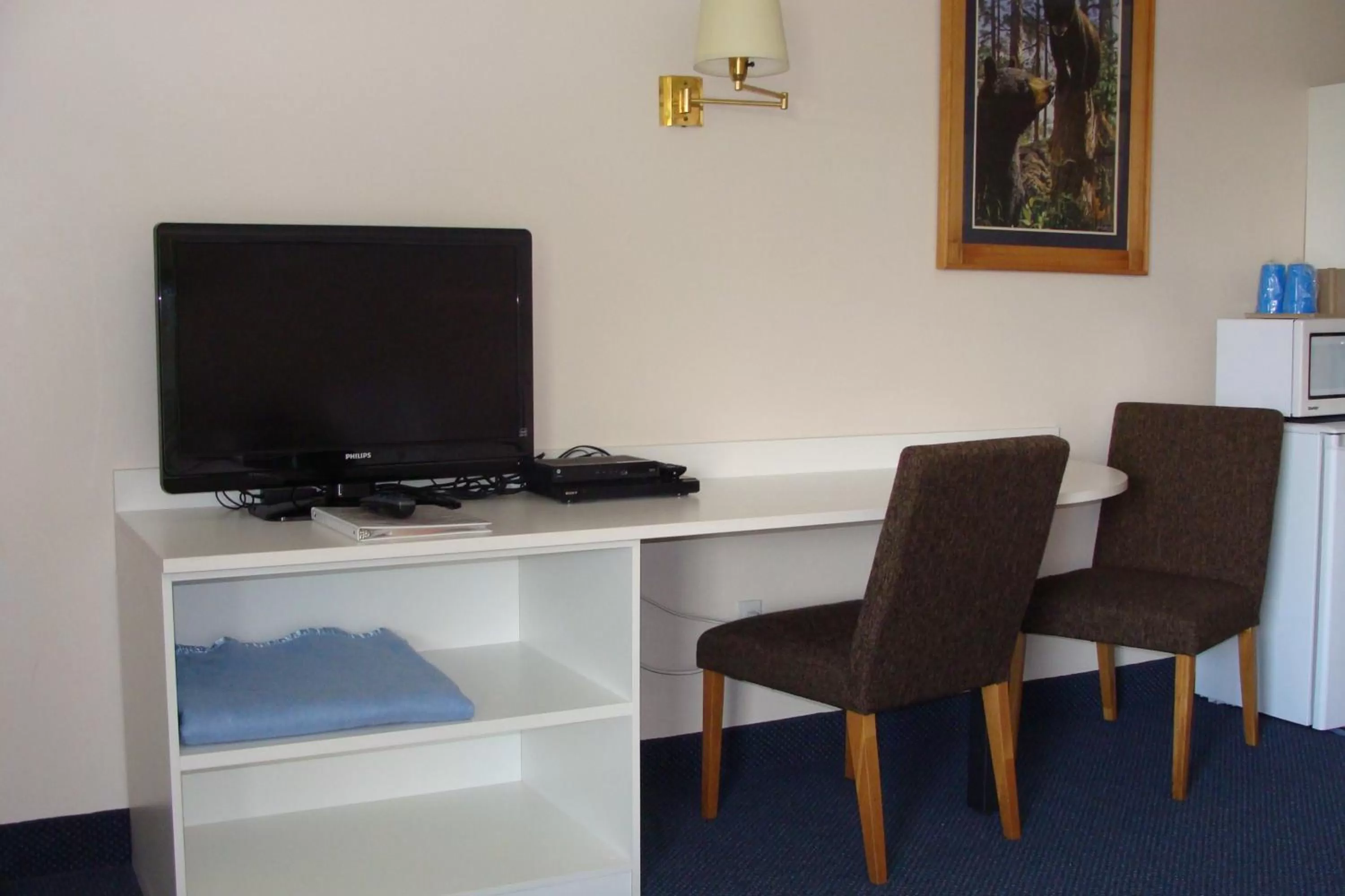 Other, TV/Entertainment Center in Leisure Inn