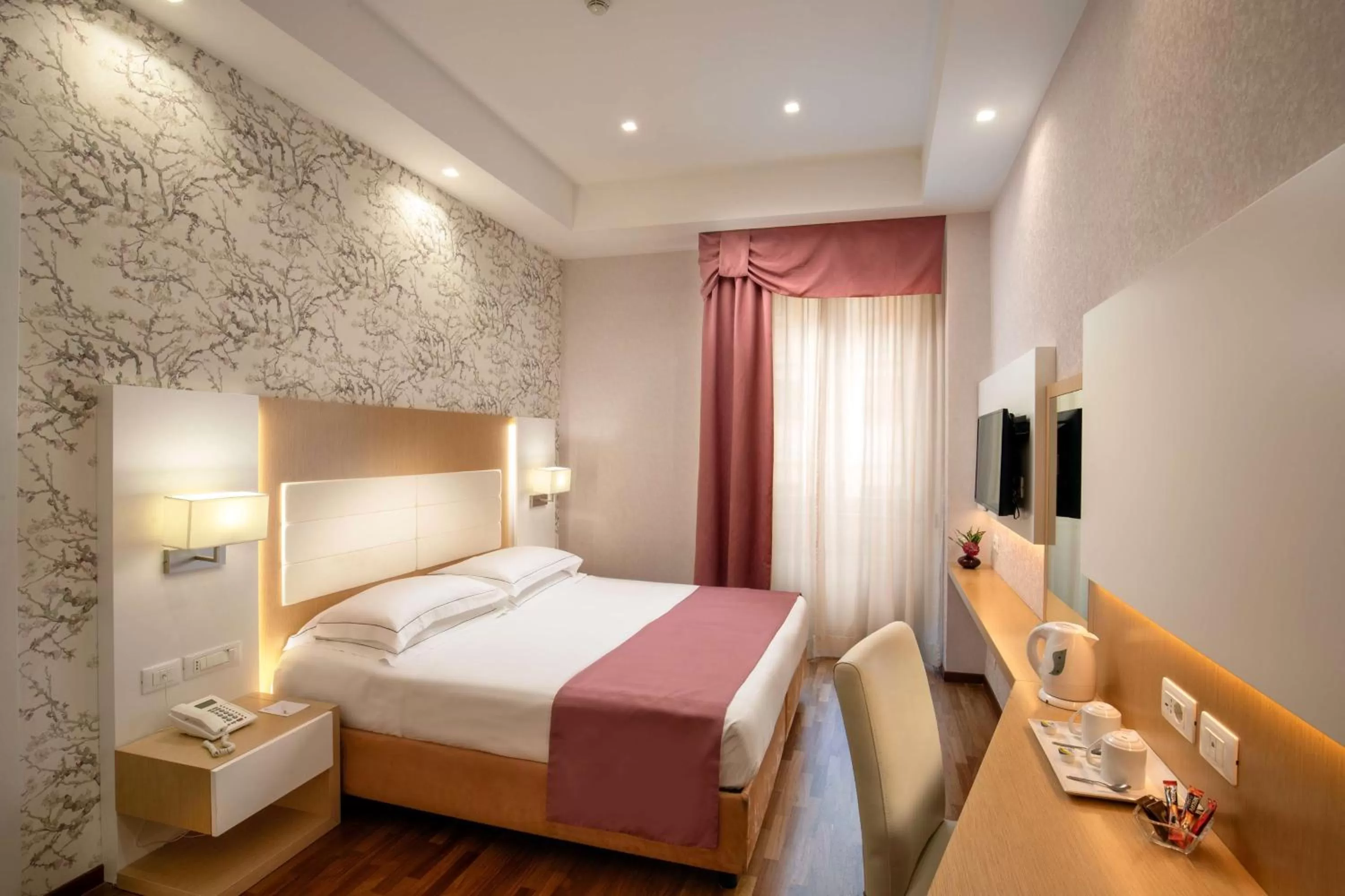 Bedroom, Bed in Hotel Diana Roof Garden