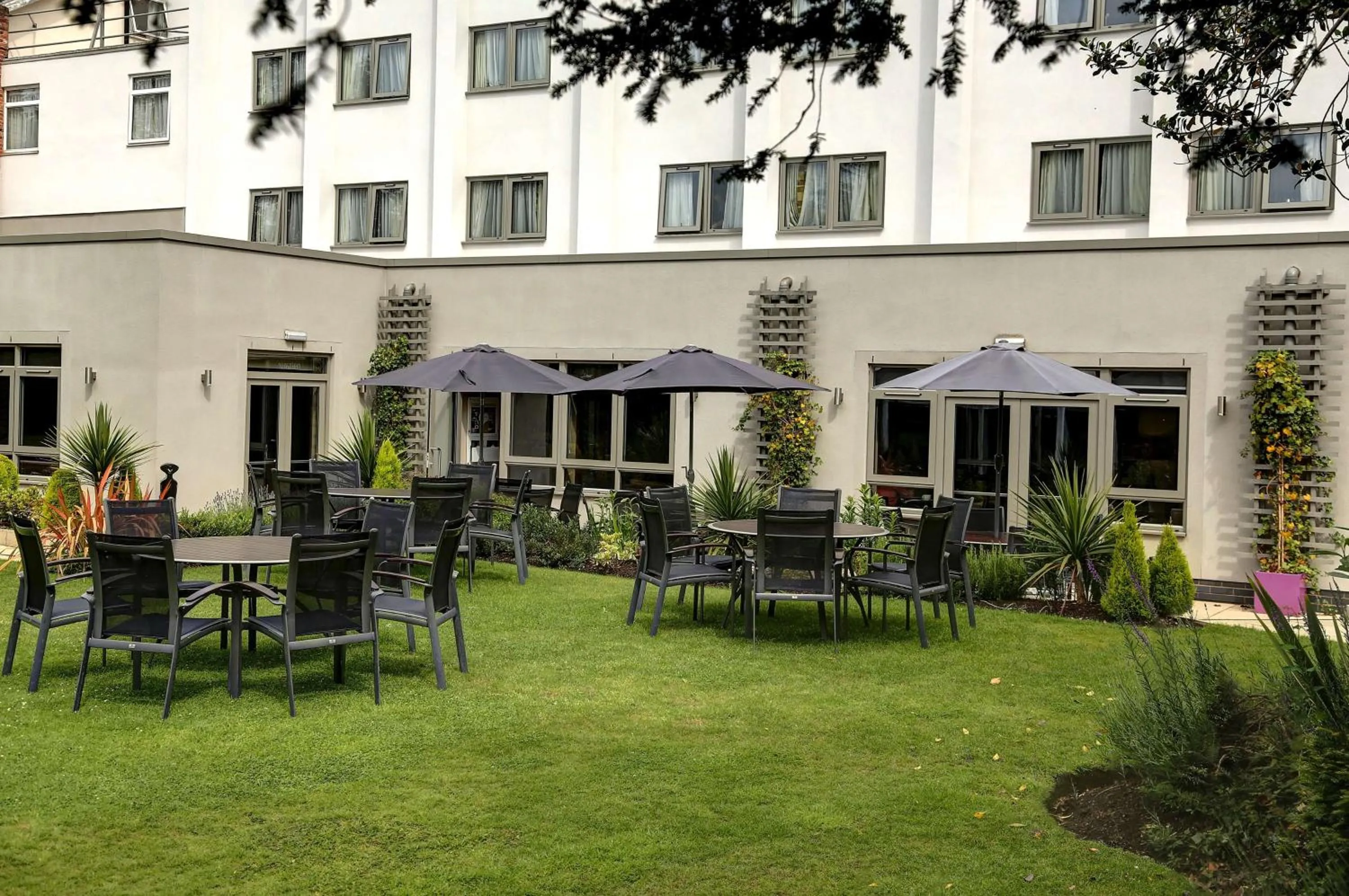 Property building in Best Western Plus Pinewood Manchester Airport-Wilmslow Hotel