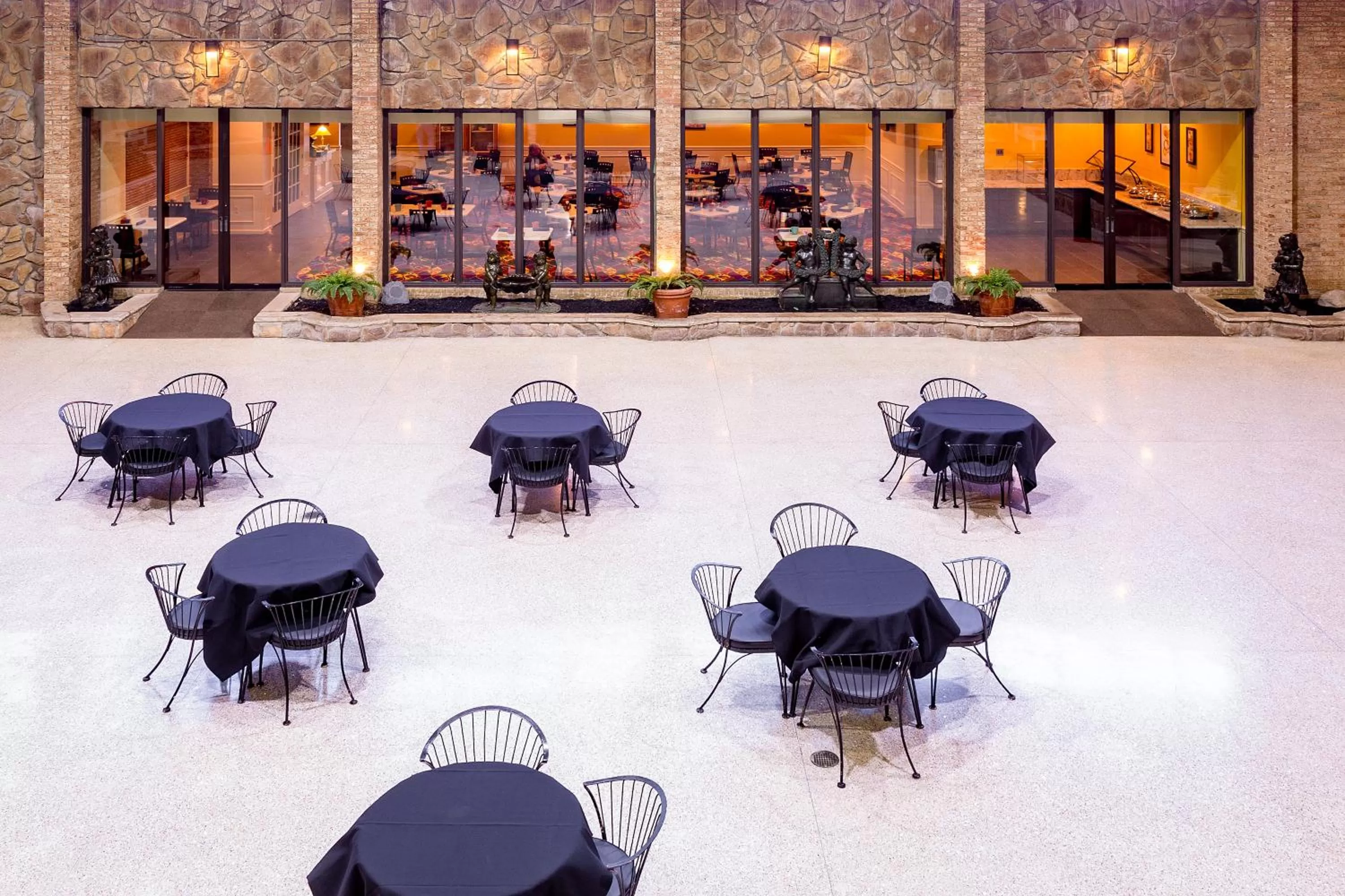 Restaurant/places to eat in Park Inn By Radisson Sharon