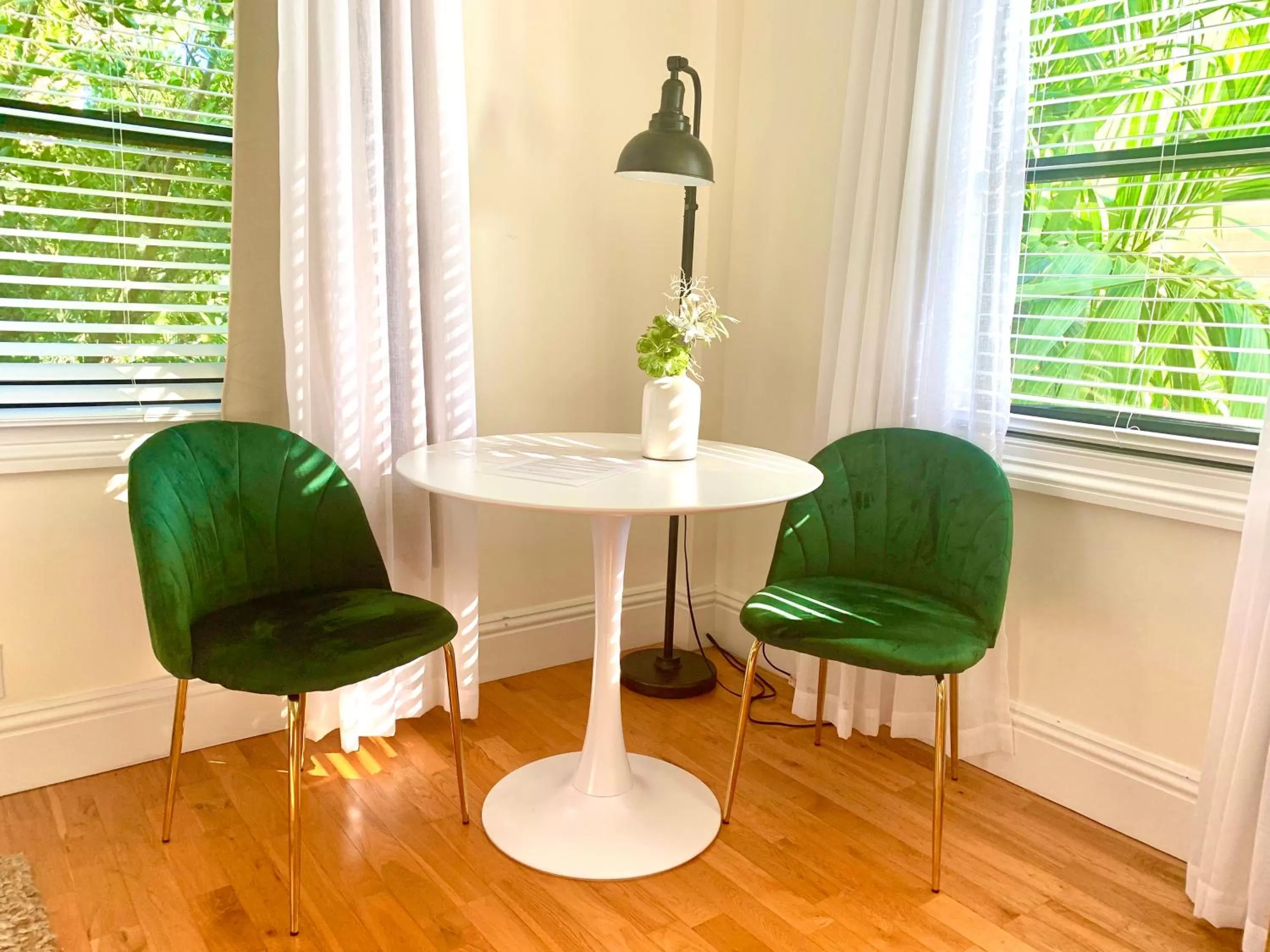 Seating area in Tropicals of Palm Beach