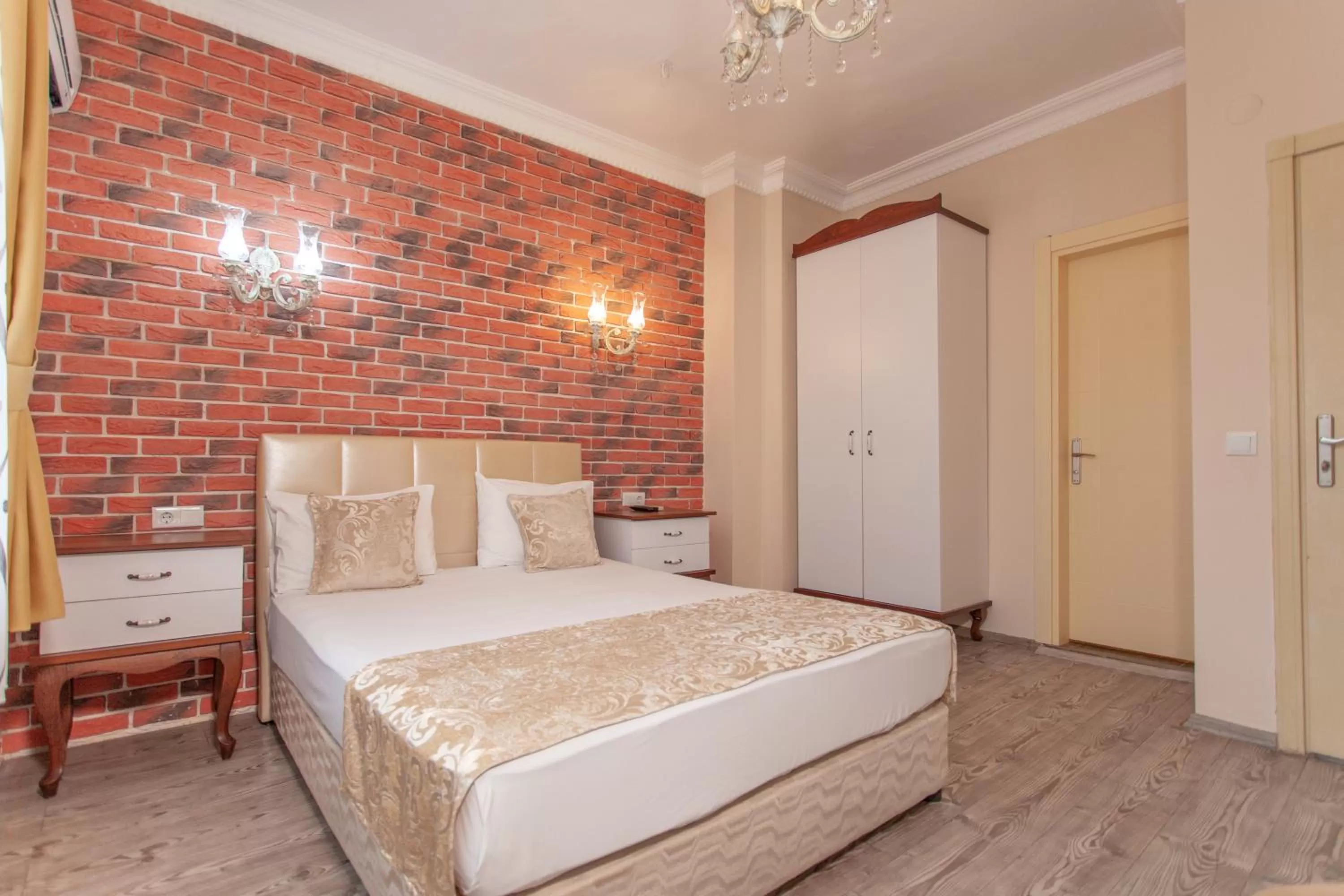 Photo of the whole room, Bed in Ozmen Hotel Old Town Kaleiçi