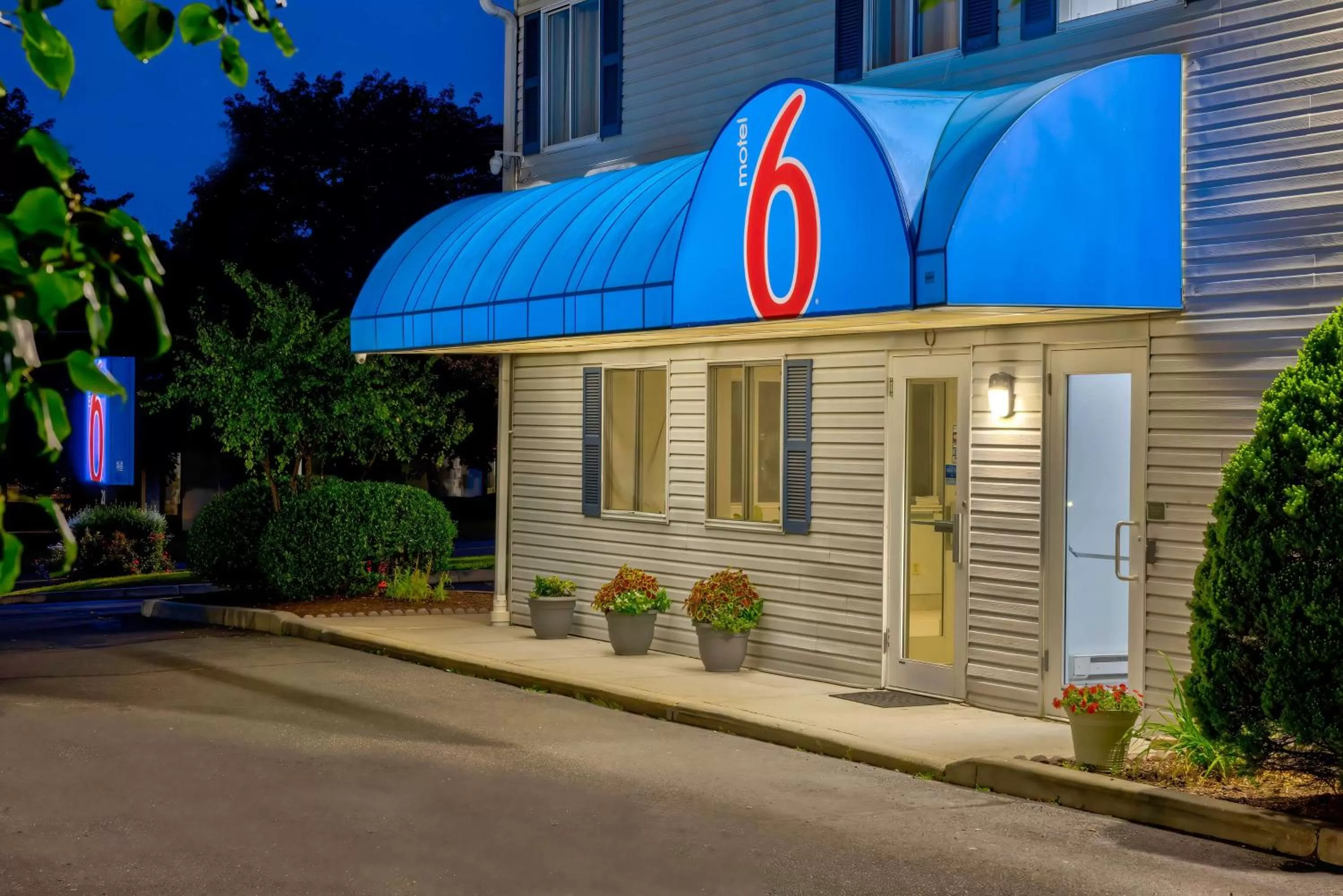 Property building in Motel 6 Bethel, CT - Danbury