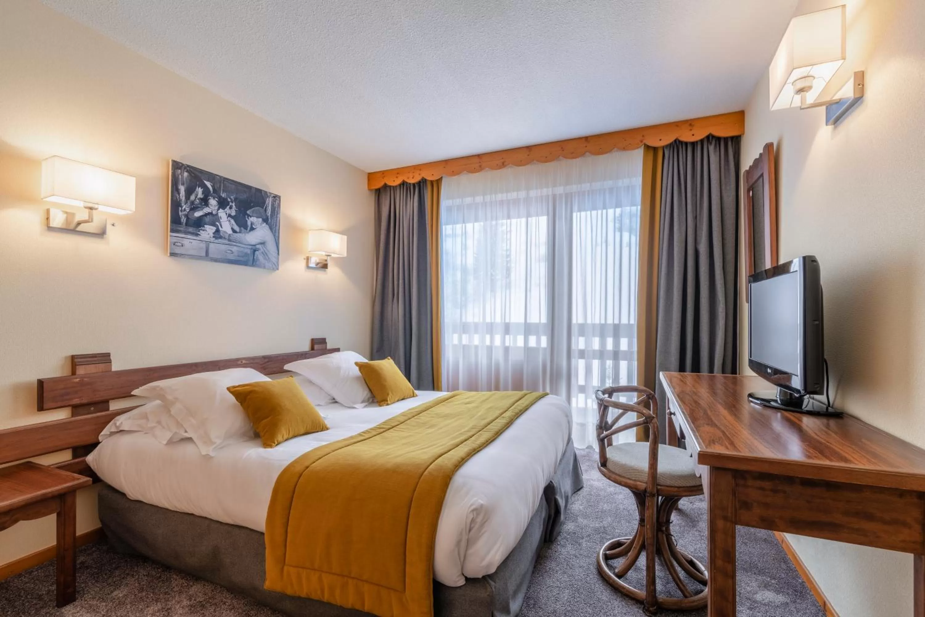 Photo of the whole room, Bed in Hotel Les Arolles