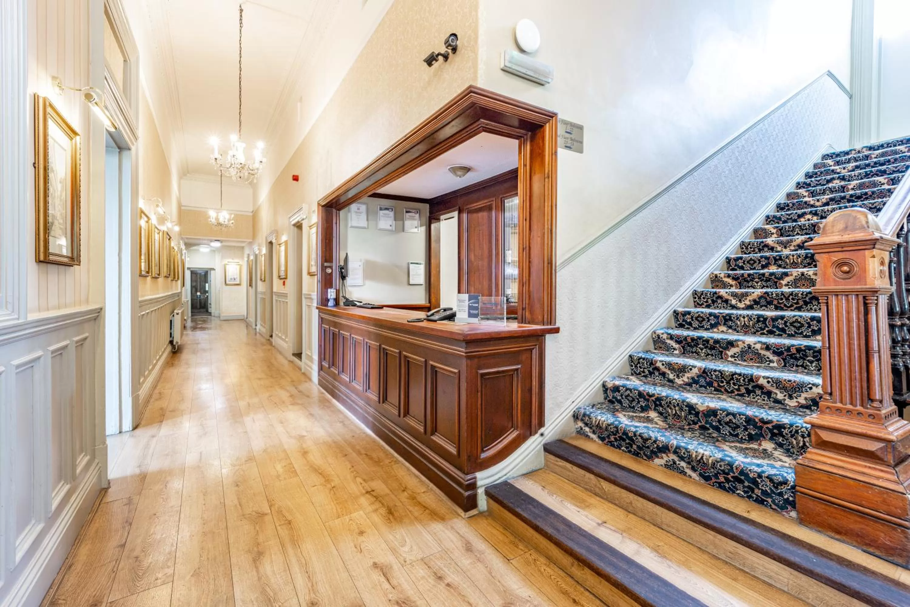 Lobby or reception in Best Western Limpley Stoke Hotel