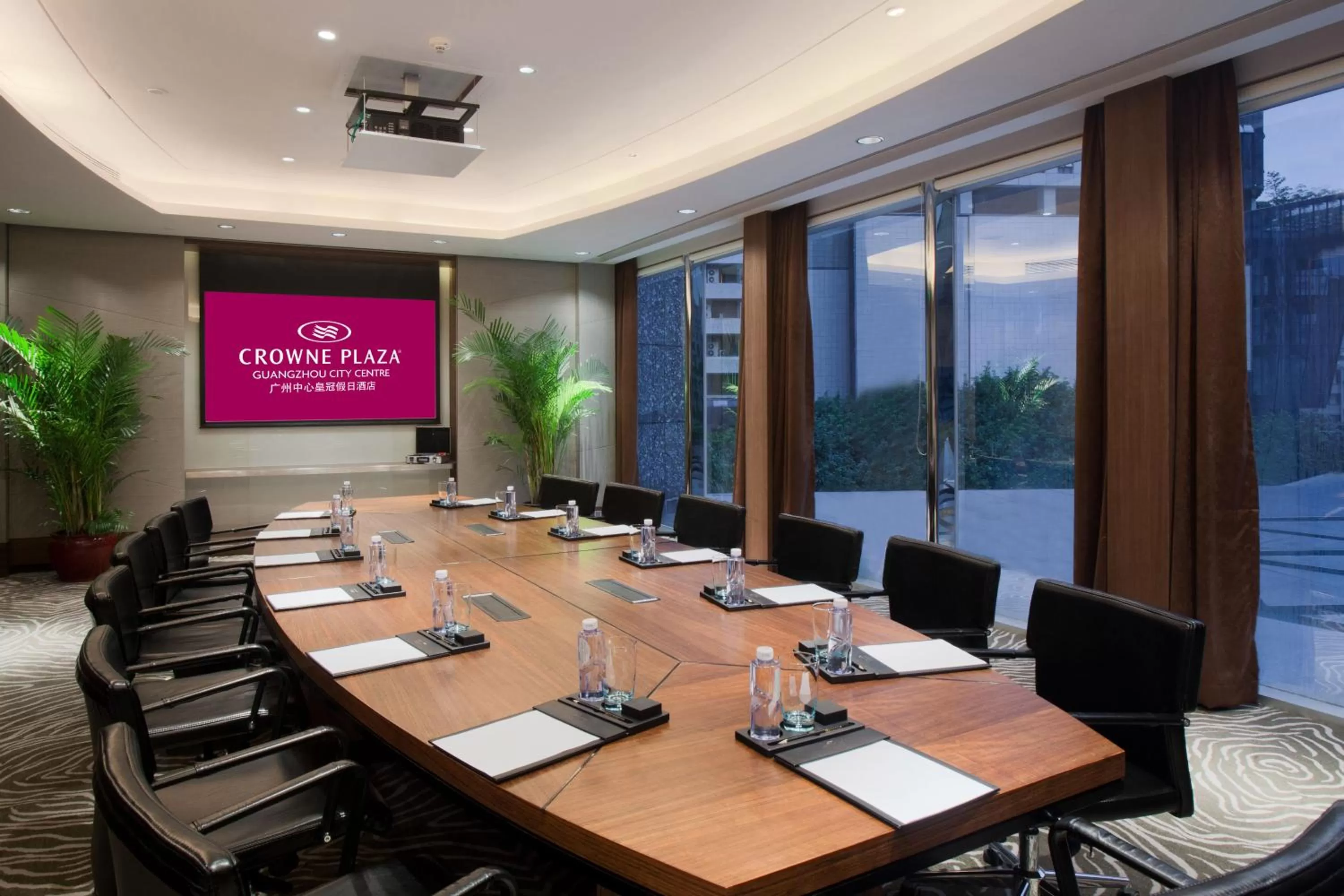 Meeting/conference room in Crowne Plaza Guangzhou City Centre by IHG
