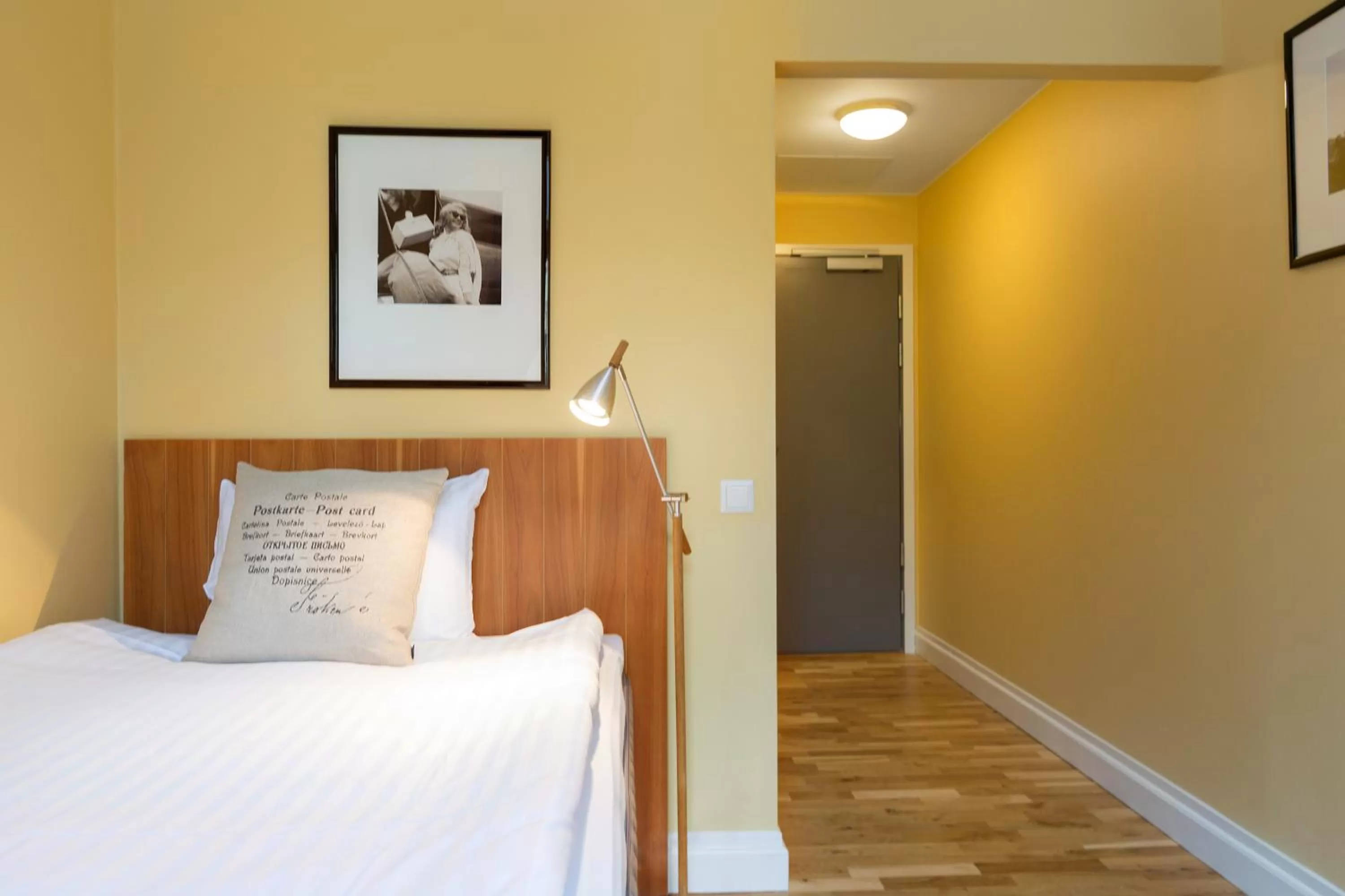 Bed in Hotel Bishops Arms Lund