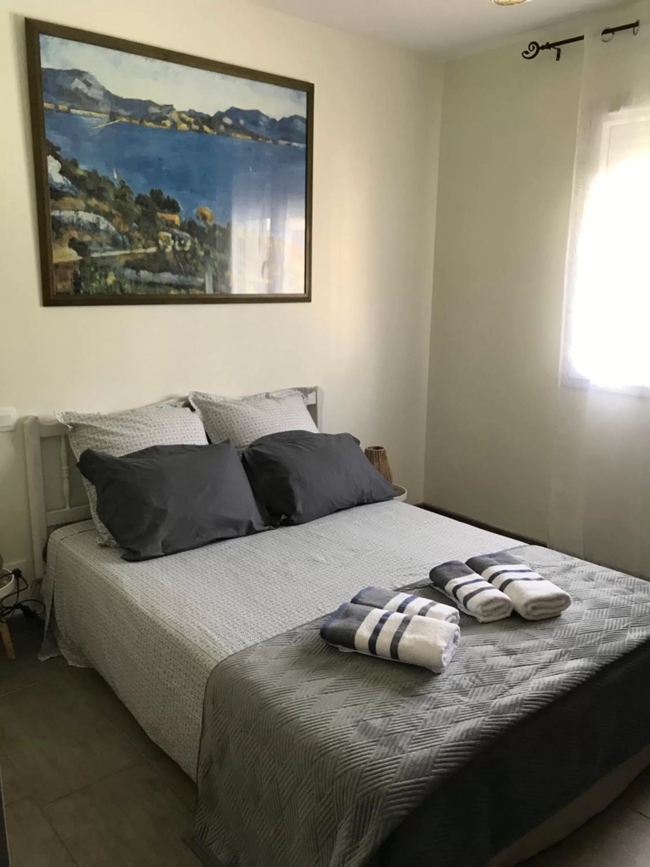 Photo of the whole room, Bed in La Rosela de la Cité