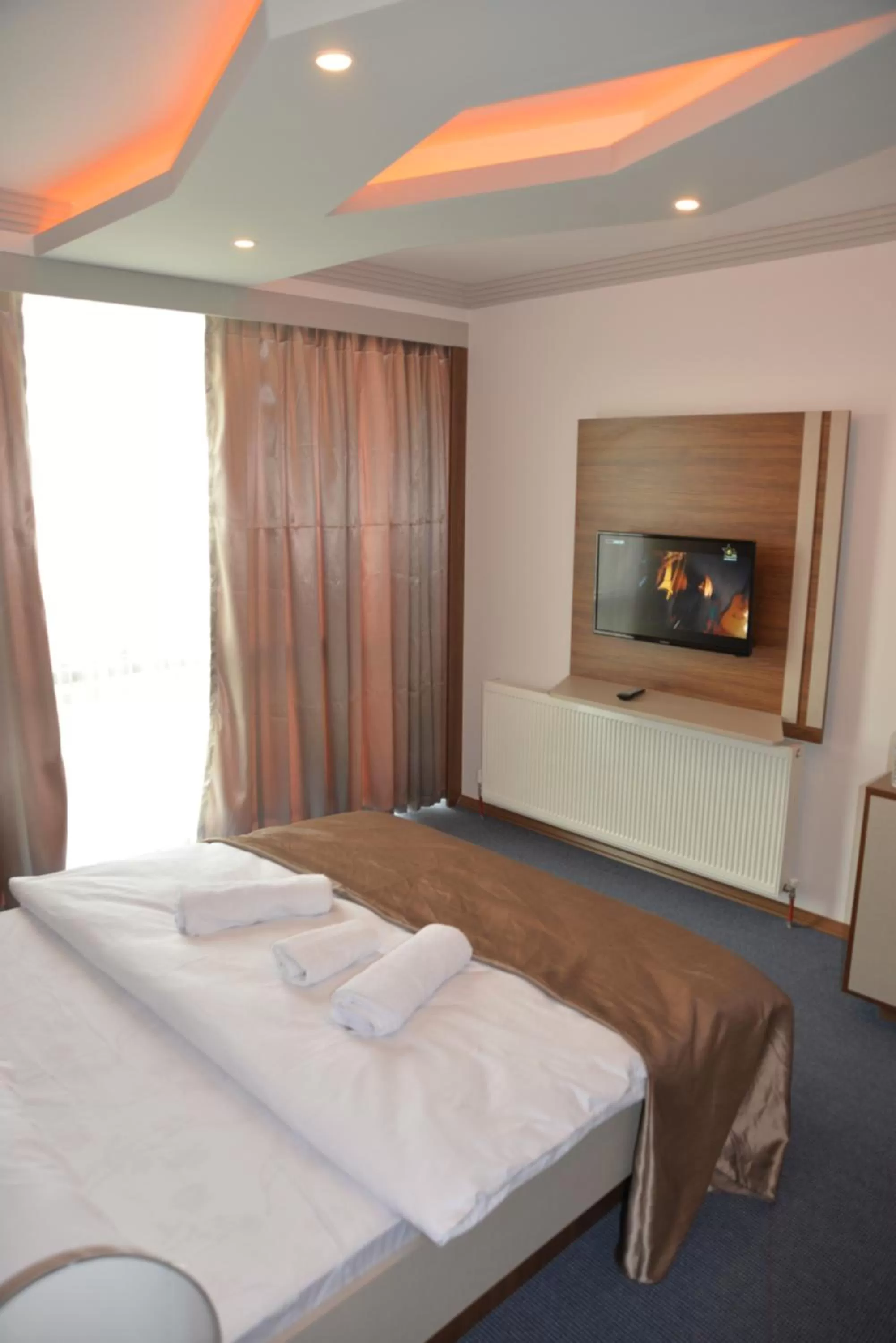 Bed in TEVETOGLU HOTEL