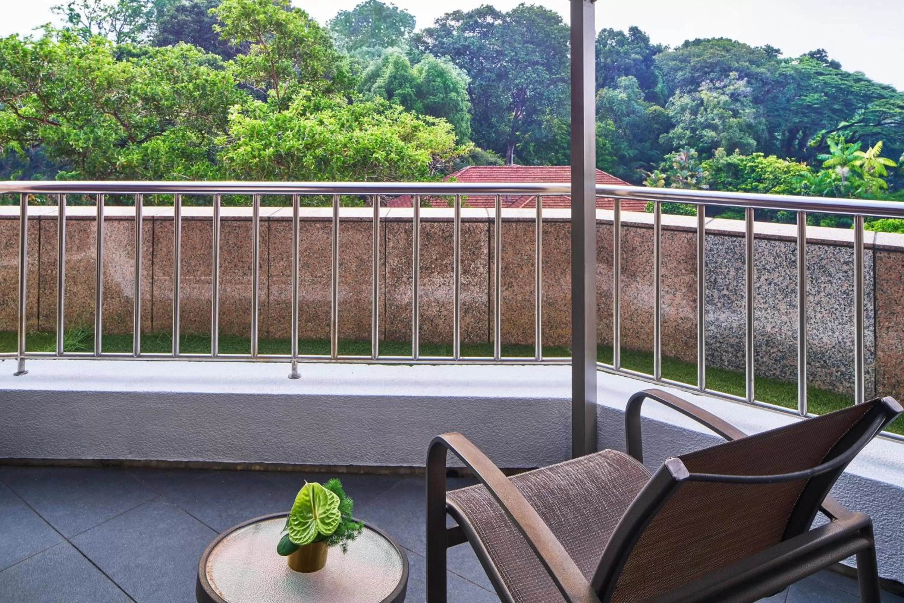 Photo of the whole room in Sheraton Towers Singapore Hotel