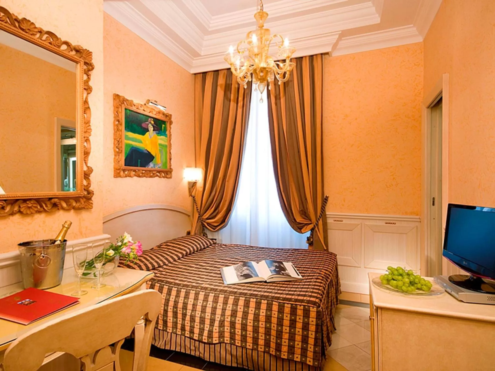 Photo of the whole room, Bed in Hotel Bolivar