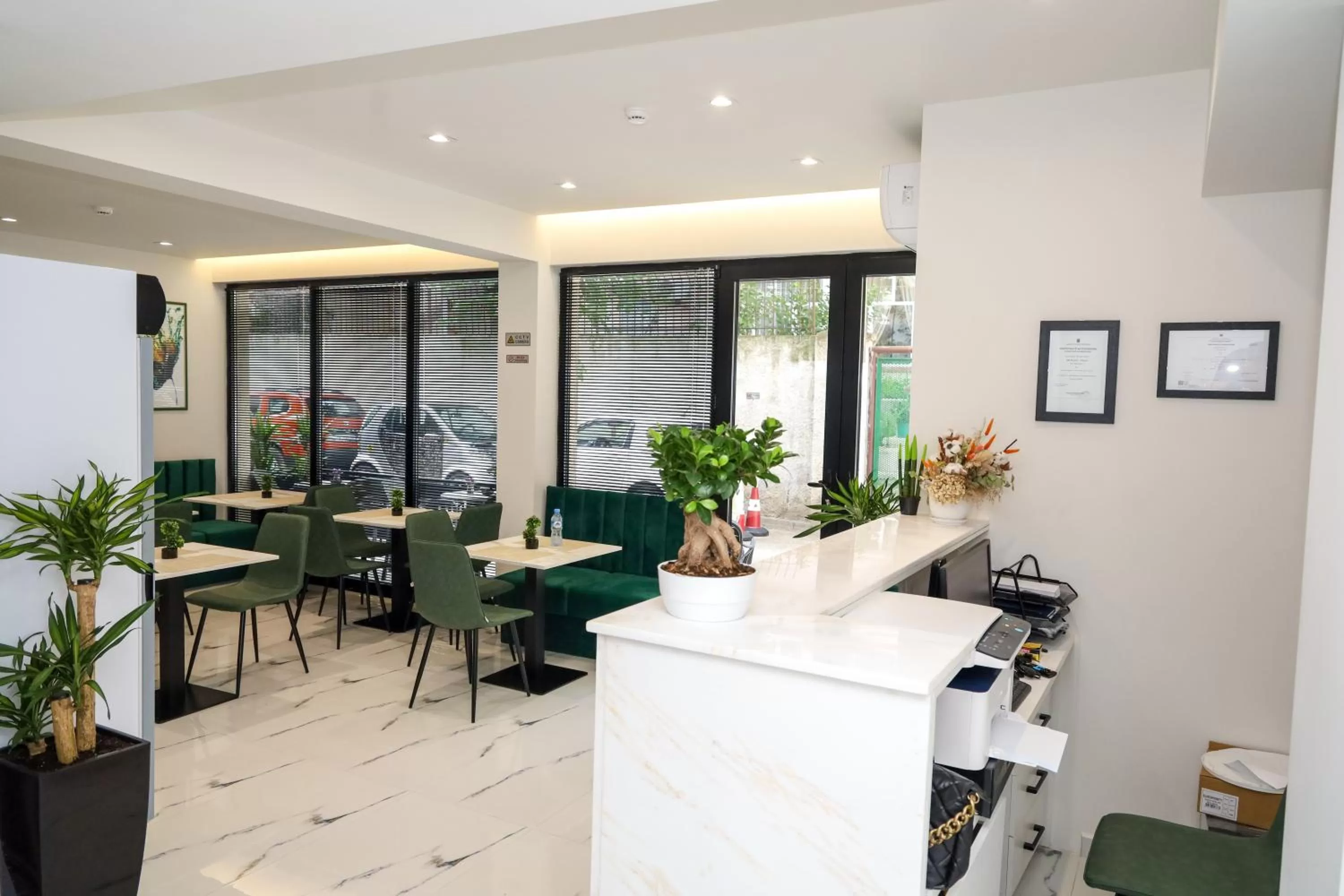 Restaurant/places to eat in N HOTEL CITY CENTER BY NOSHI