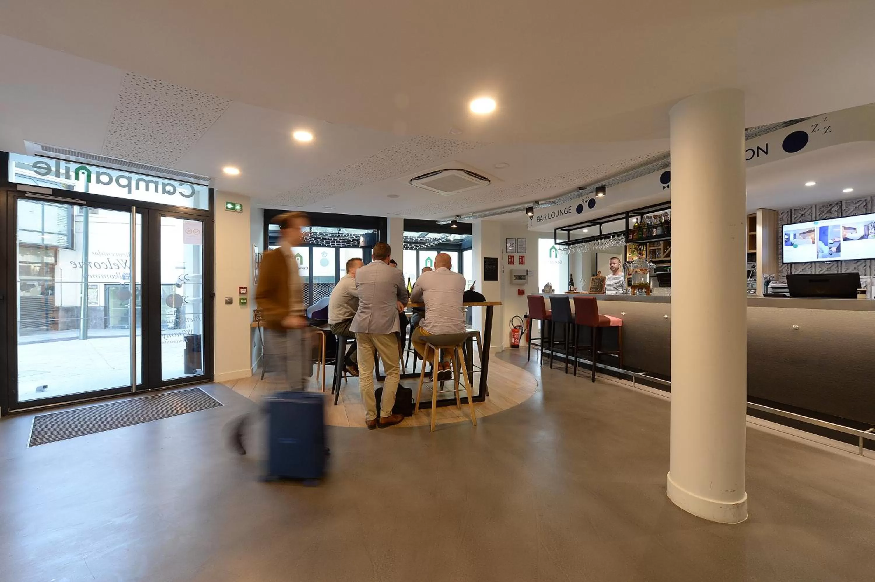Facade/entrance in CAMPANILE PARIS - Clichy Centre