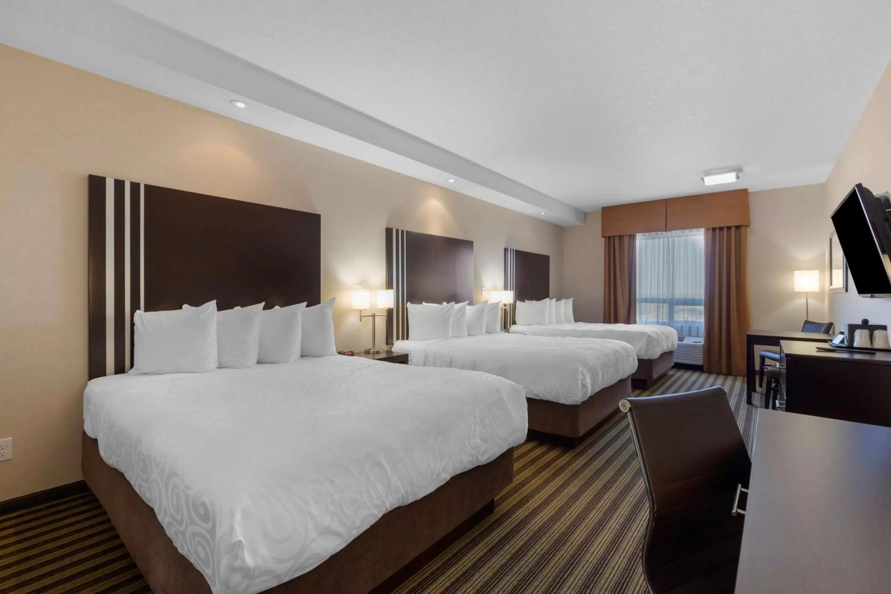 Bedroom, Bed in Best Western Plus Sherwood Park Inn & Suites