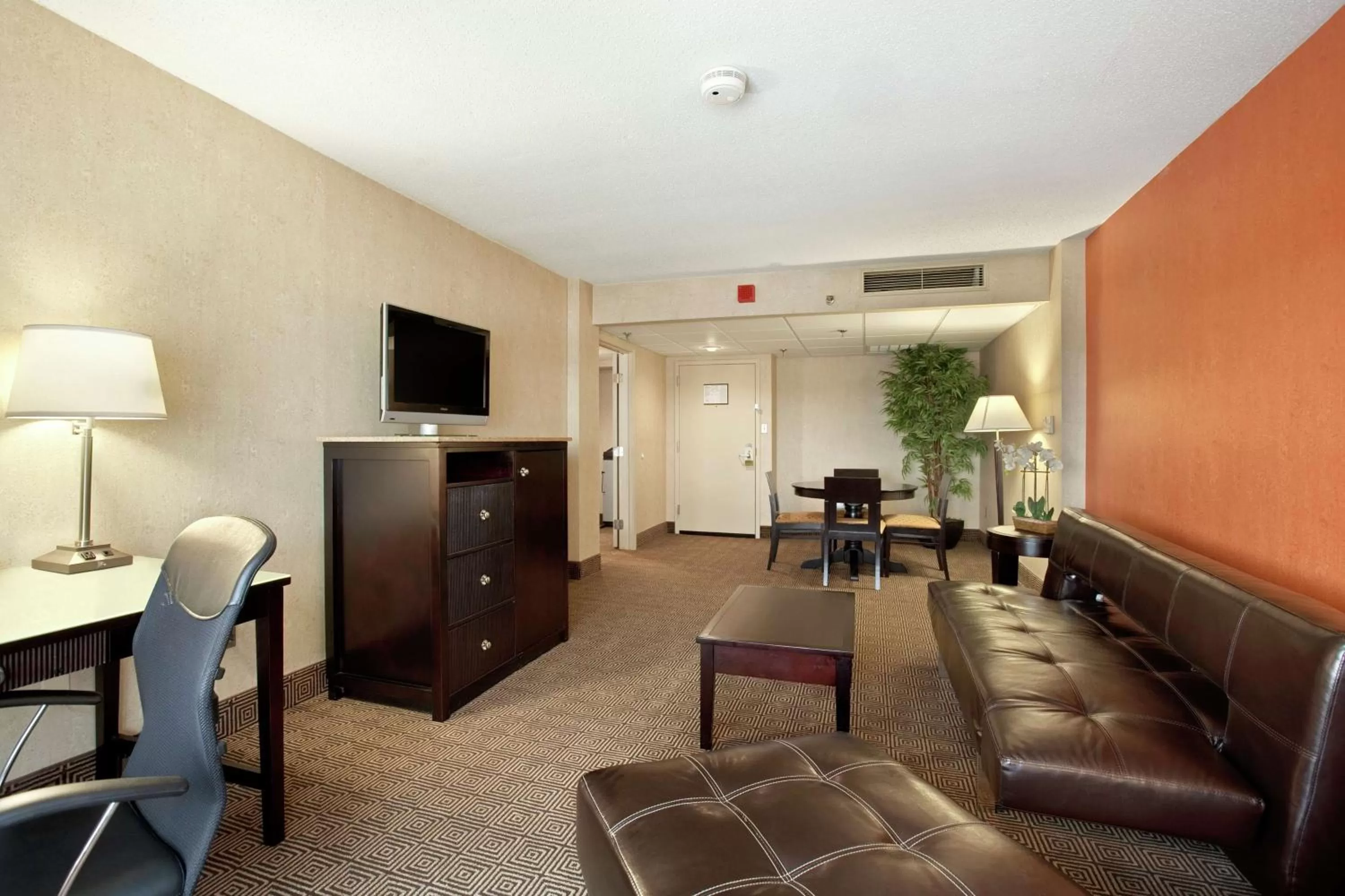 King Suite - Non-Smoking in DoubleTree by Hilton Springfield