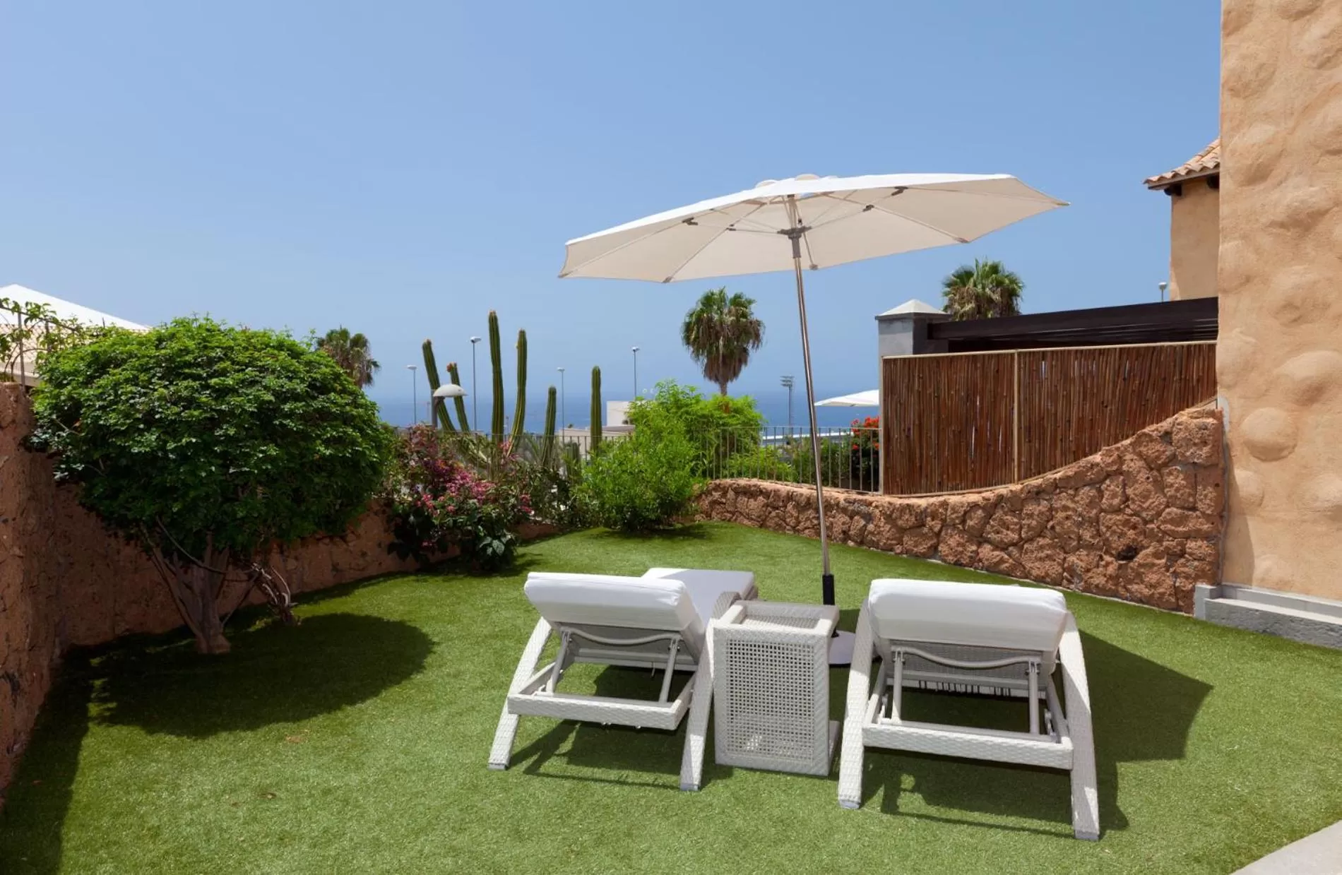 Garden in Hotel Suite Villa Maria