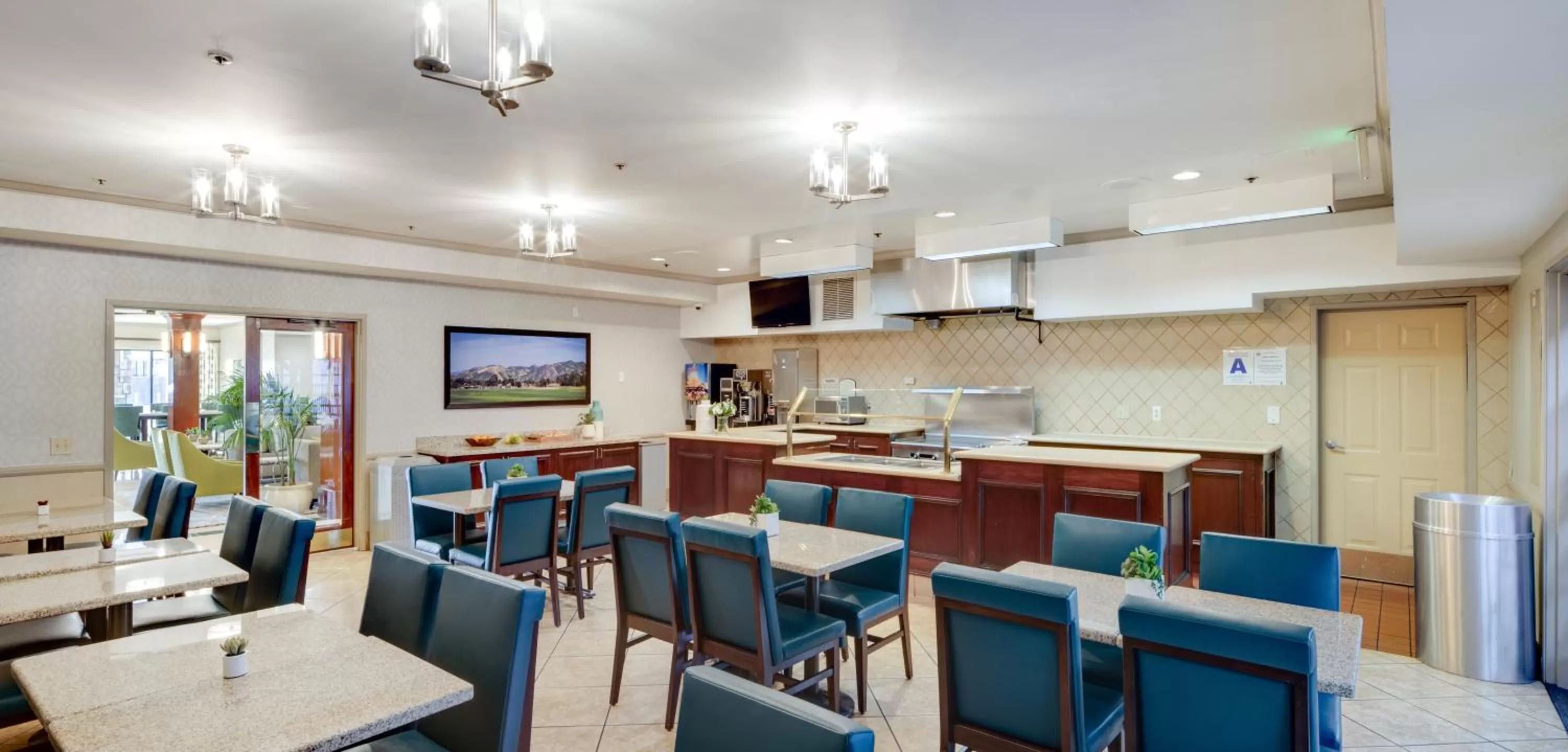 Breakfast in Ayres Hotel Corona - Riverside