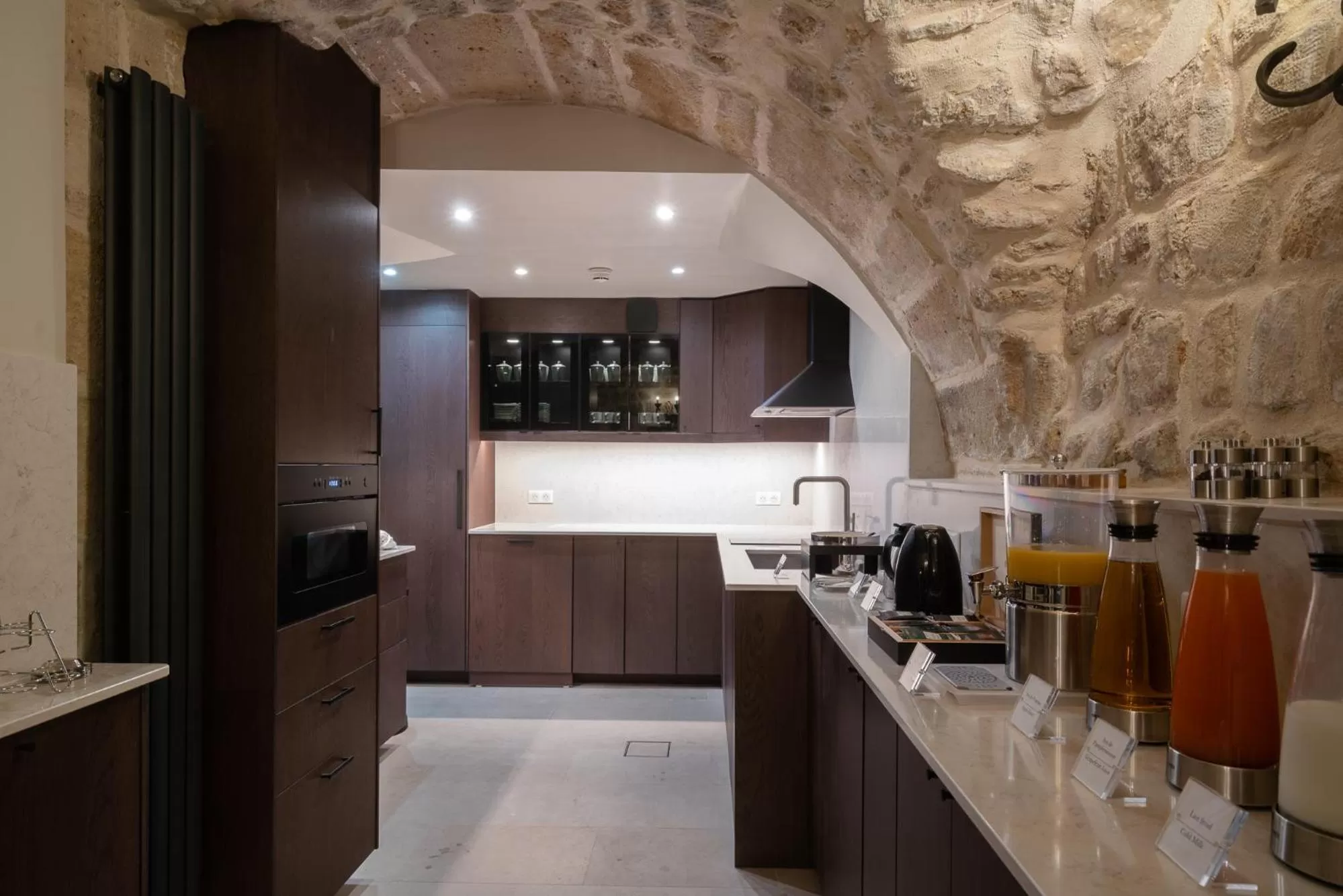 Breakfast in Hotel Saint-Louis en L'Isle - Notre-Dame