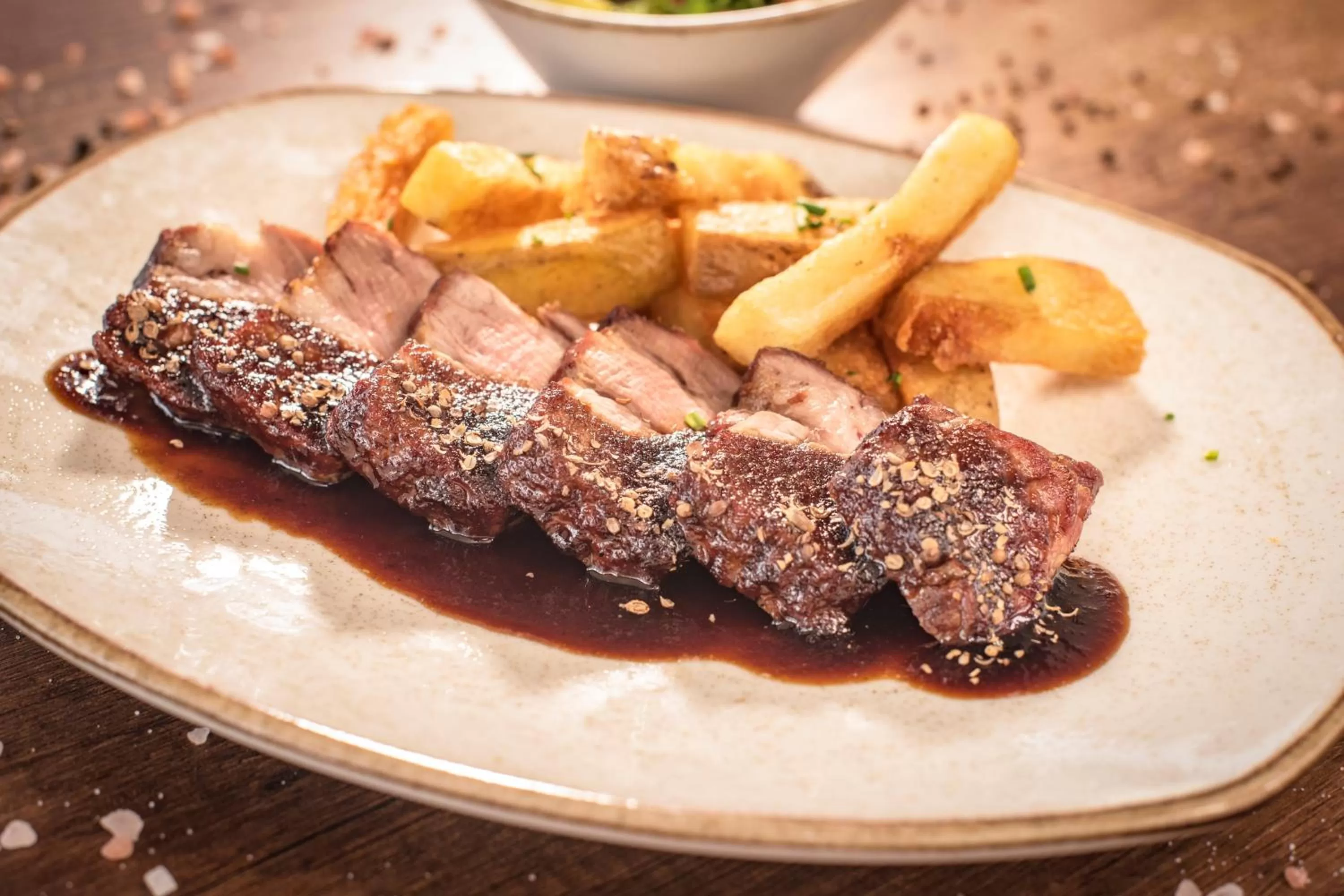 Restaurant/places to eat in Hotel Express 53