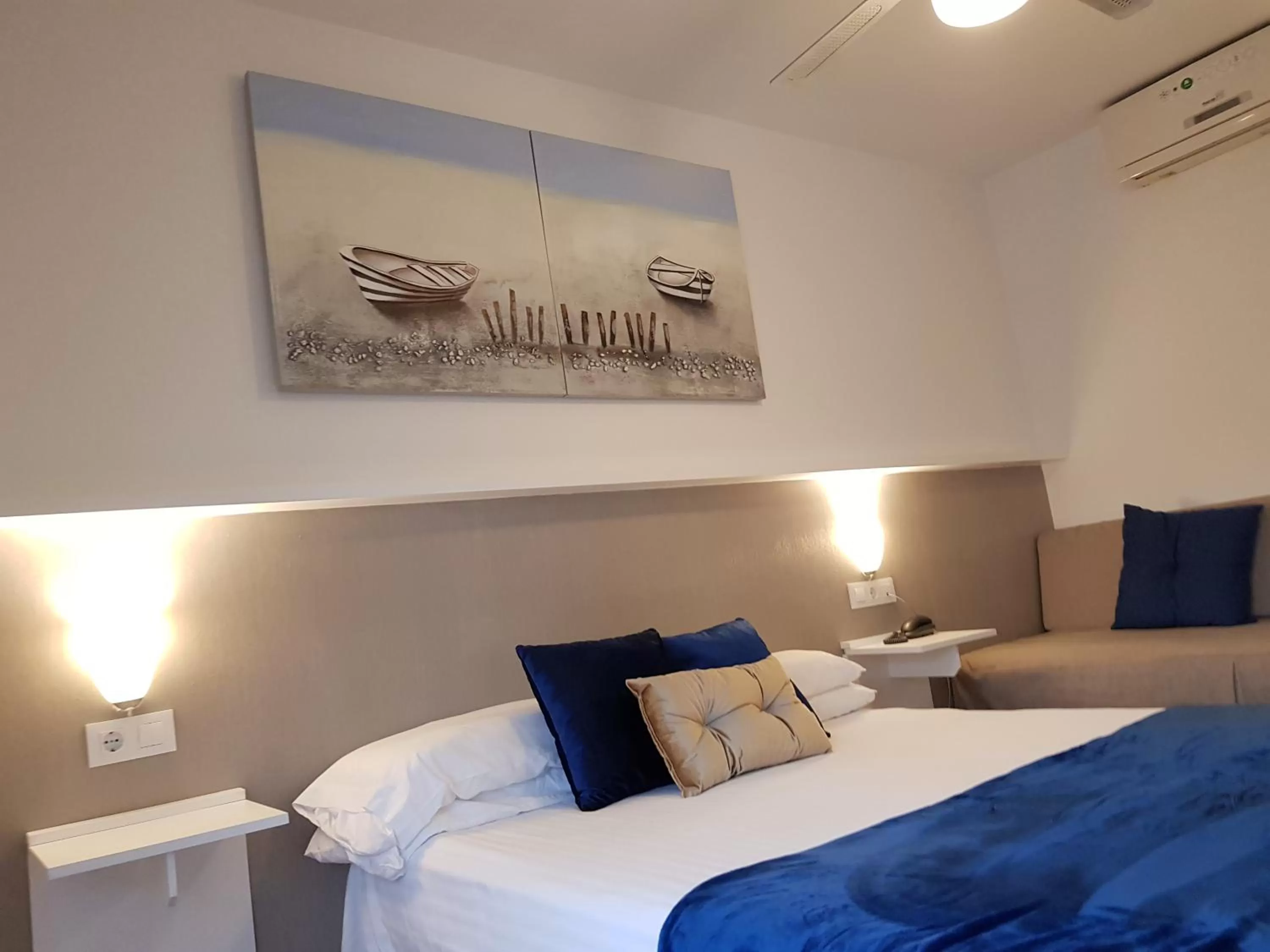 Photo of the whole room, Bed in Campomar Playa