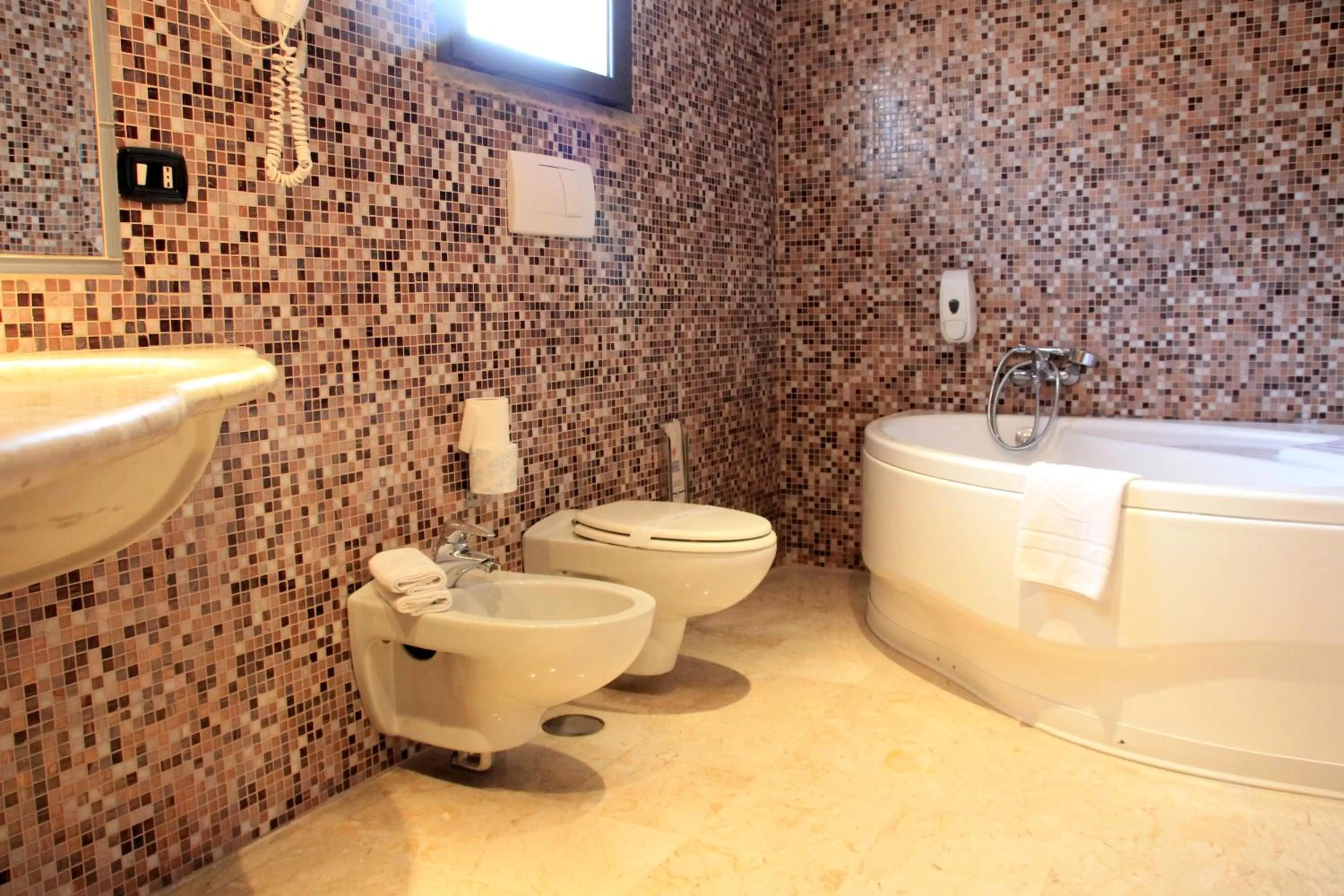 Hot Tub in Hotel Aphrodite