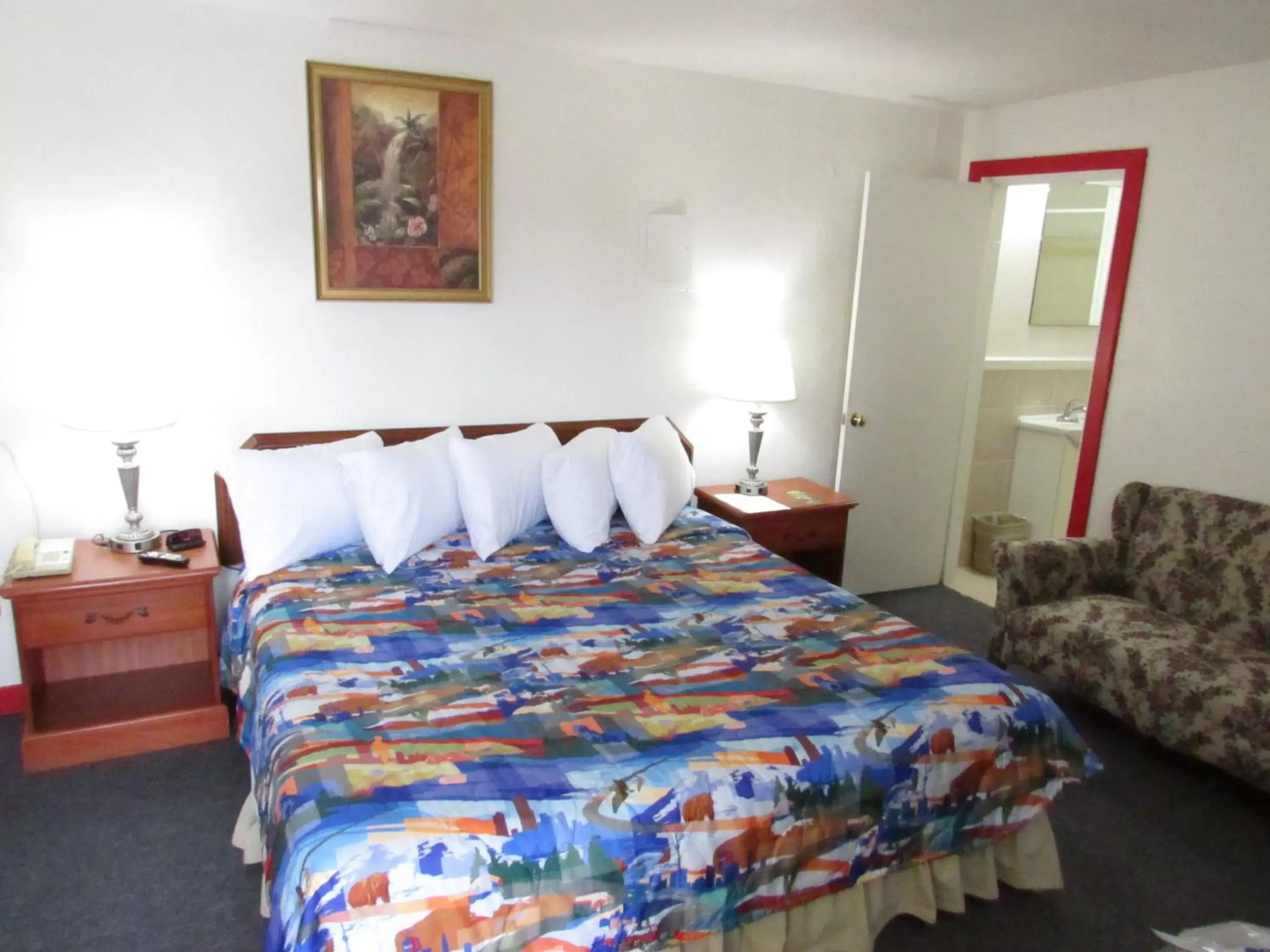 King Room - Non-Smoking in Parsons Inn and Extended Stay King Room - Non-Smoking in Parsons Inn and Extended Stay