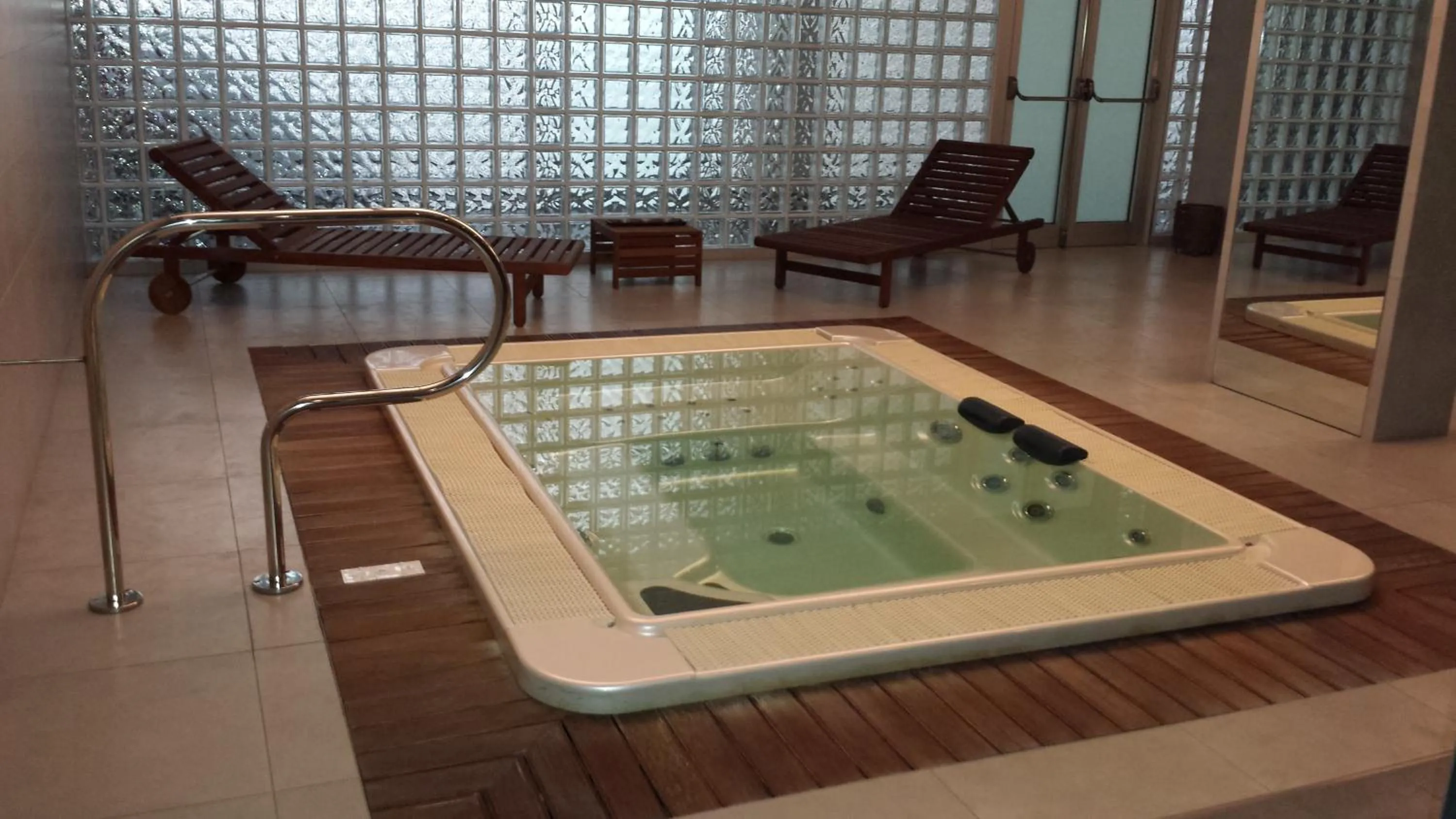 Hot Tub in Best Western Plus Hotel Monza e Brianza Palace