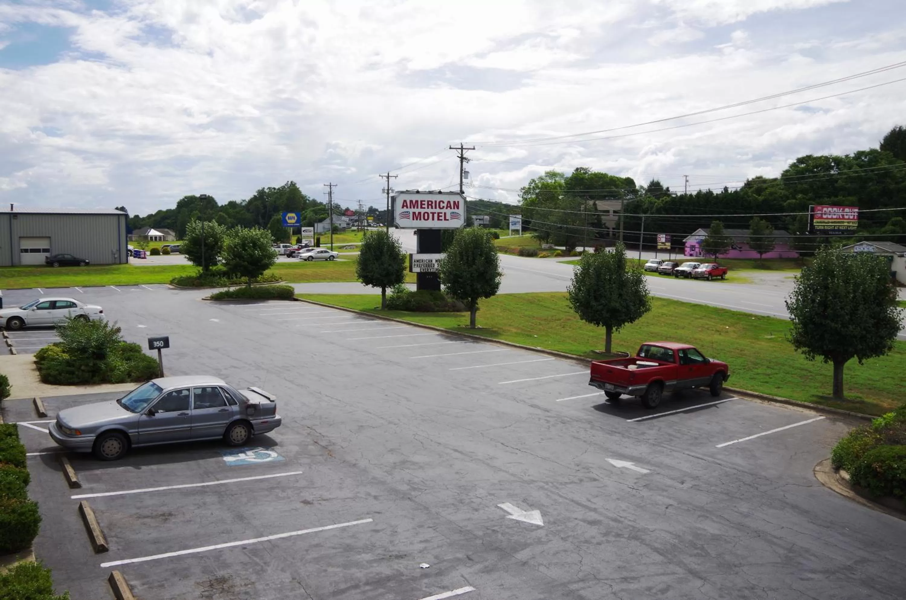 Landmark view in American Motel - Lenoir