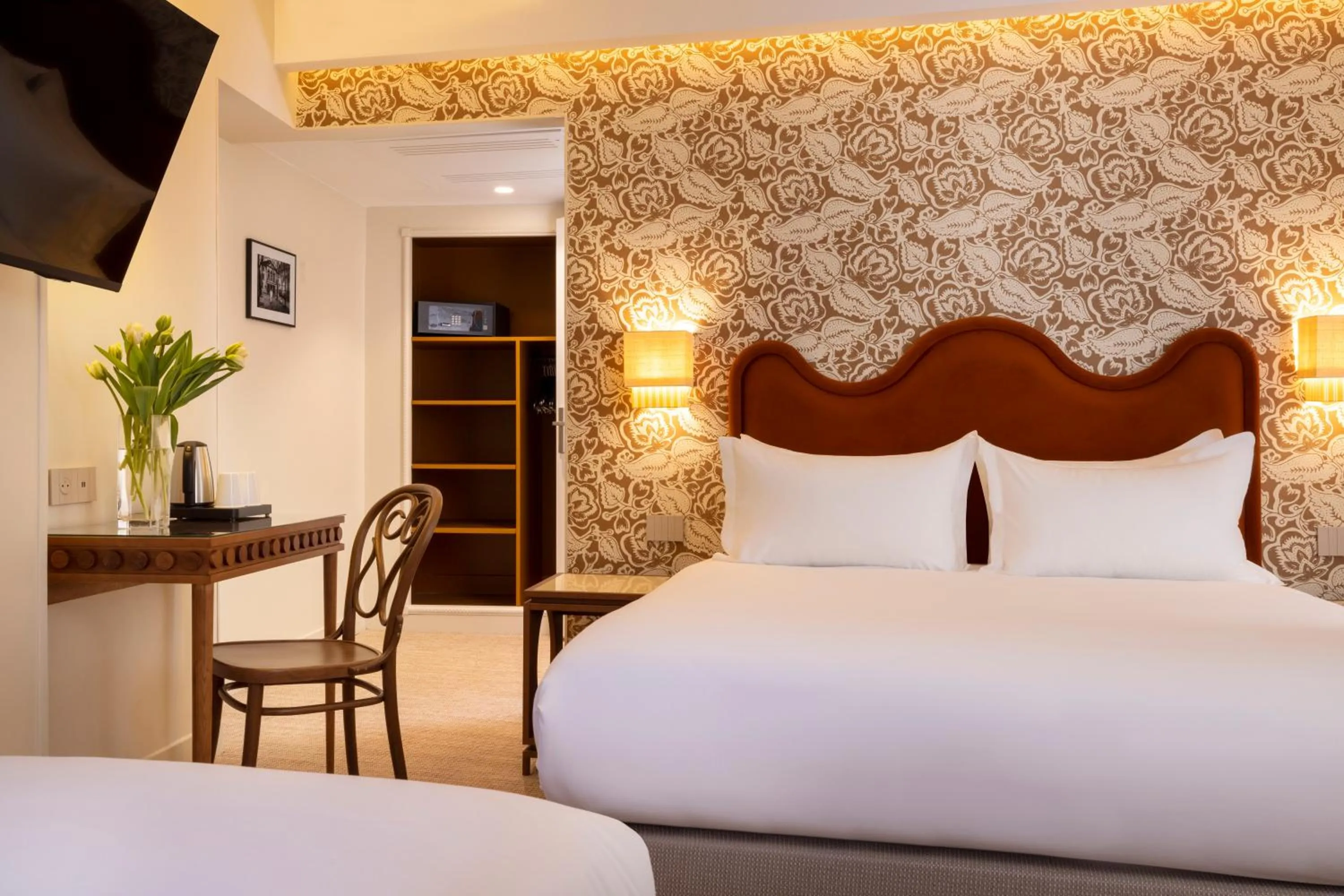 Bed in Hotel Michelet Odeon