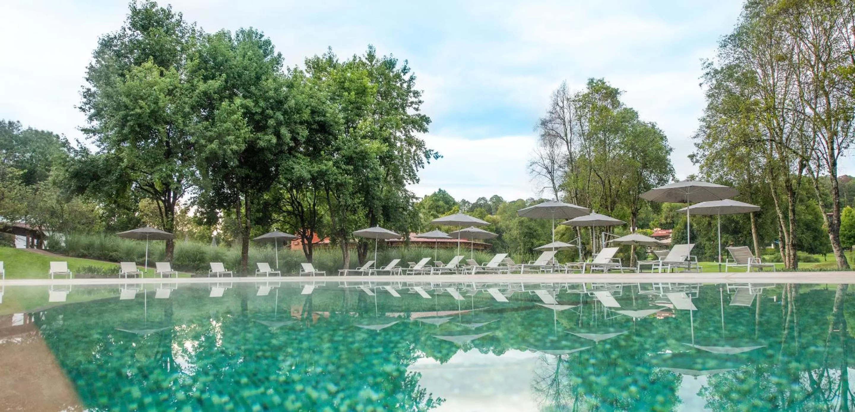 Swimming pool in Hotel Avandaro Golf & Spa Resort