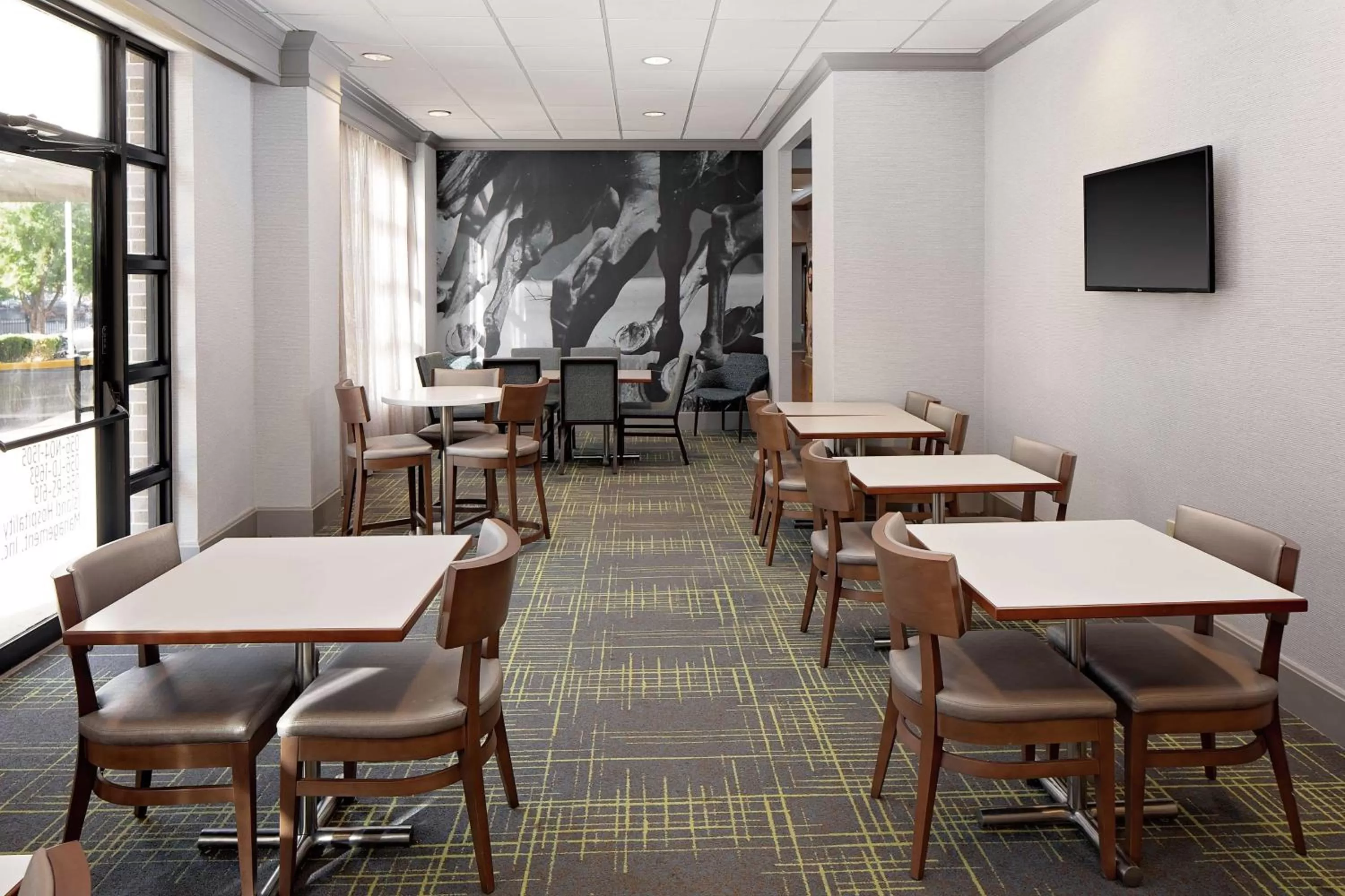 Restaurant/places to eat in Hampton Inn Louisville Downtown