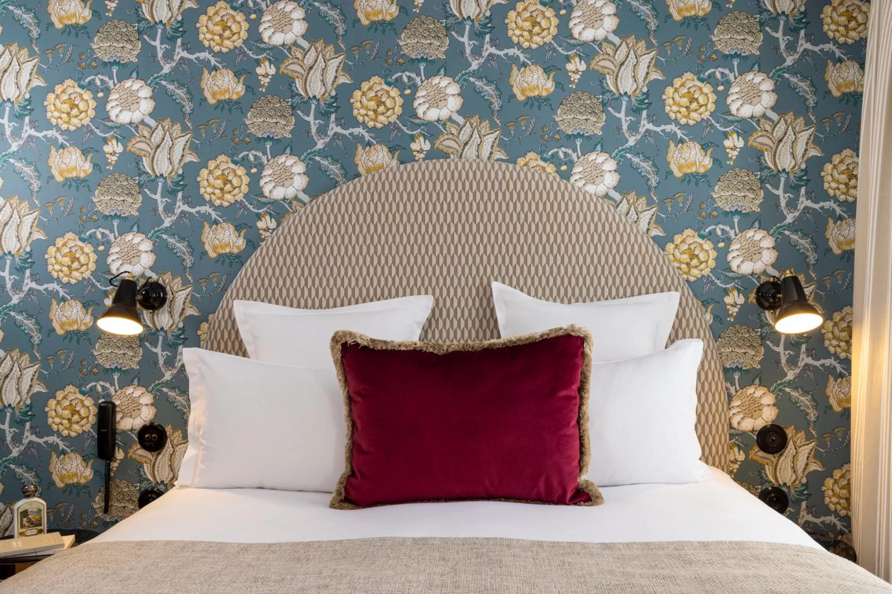 Bedroom, Bed in Hotel Bloum