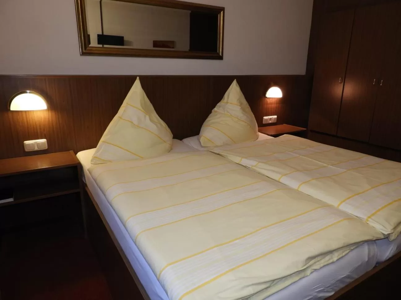 Photo of the whole room, Bed in Hotel Müller