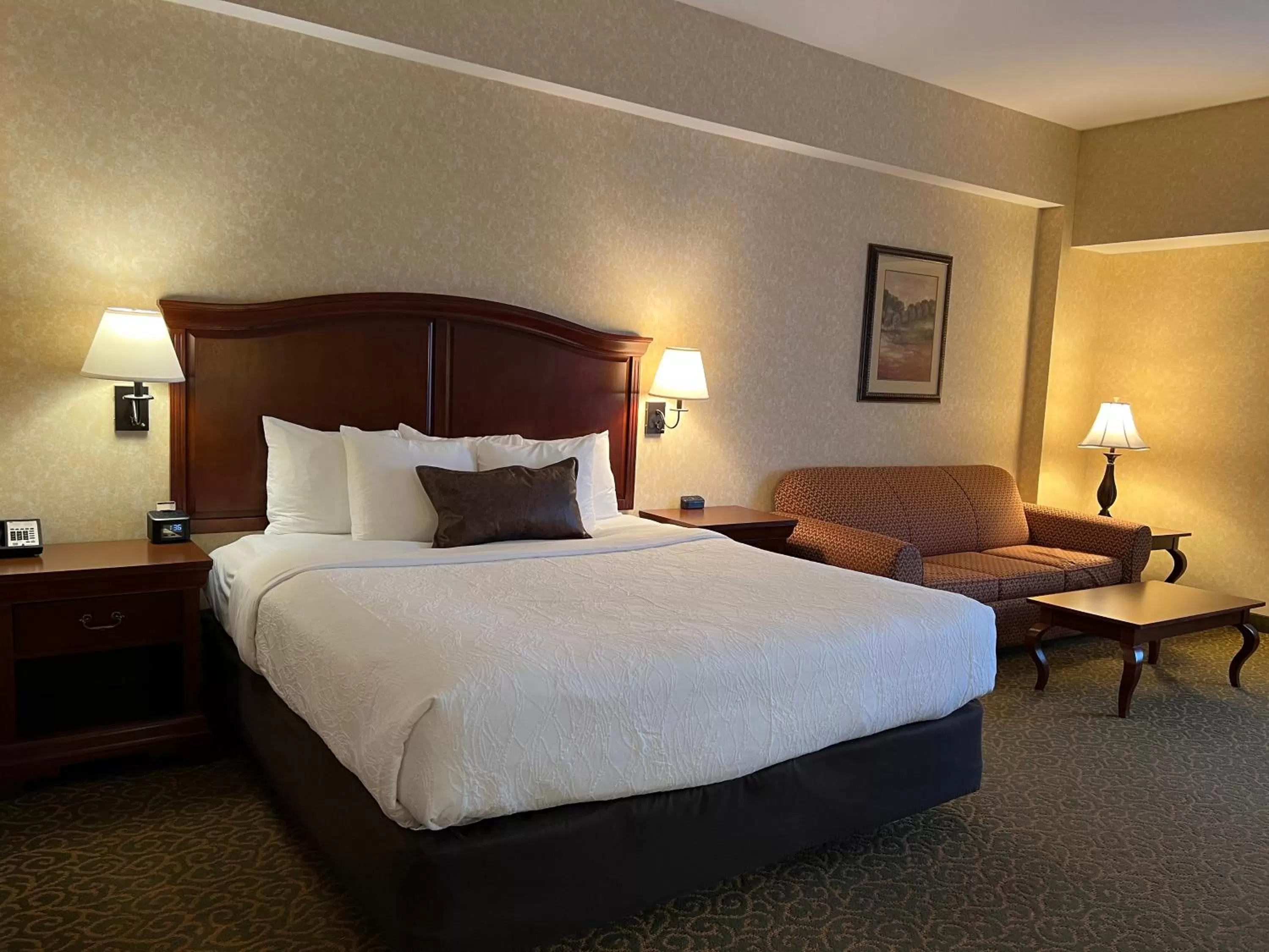 Bed in Maine Evergreen Hotel, an Ascend Collection Hotel