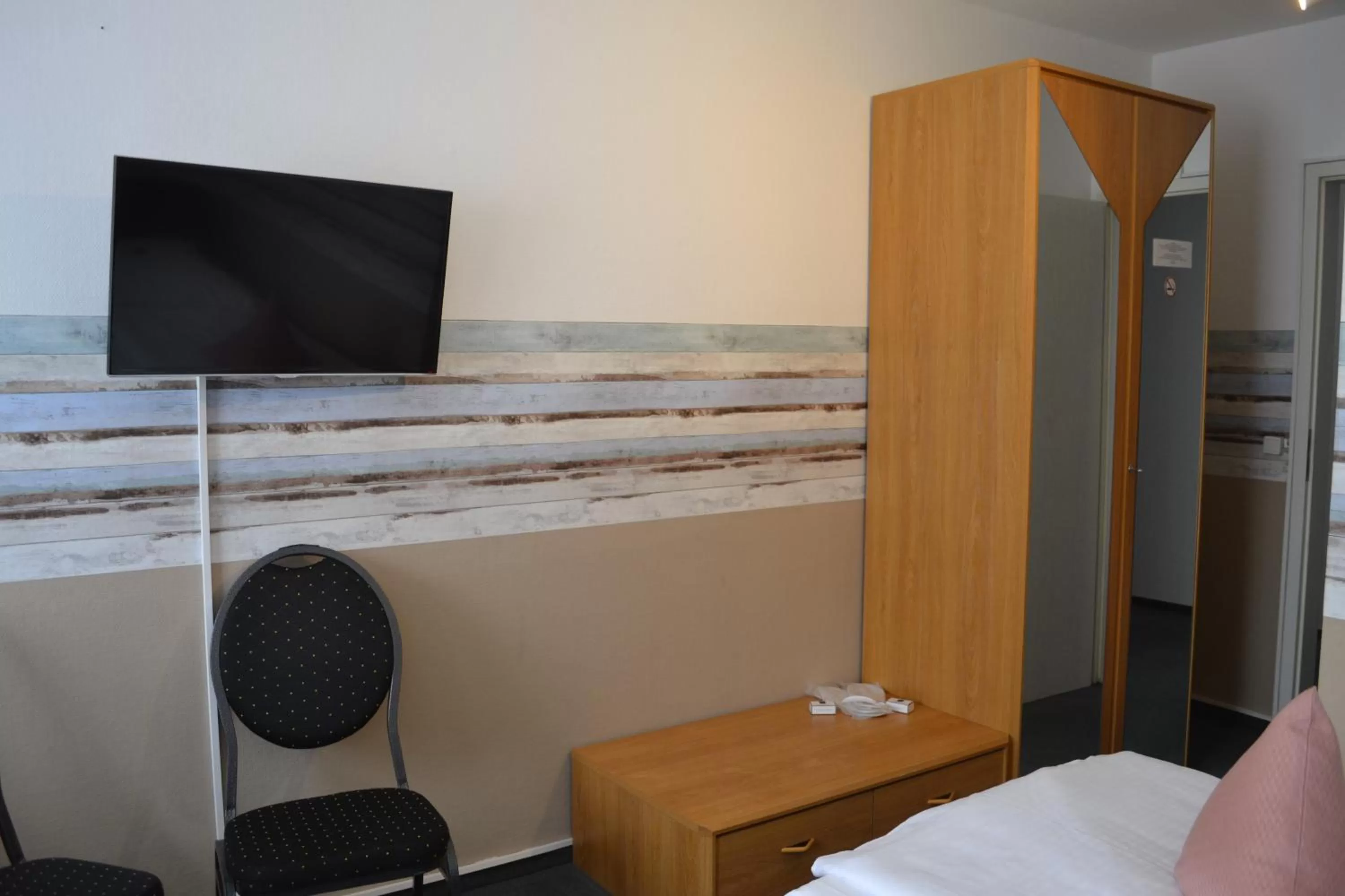 Decorative detail, TV/Entertainment Center in Hotel-Café-Galerie