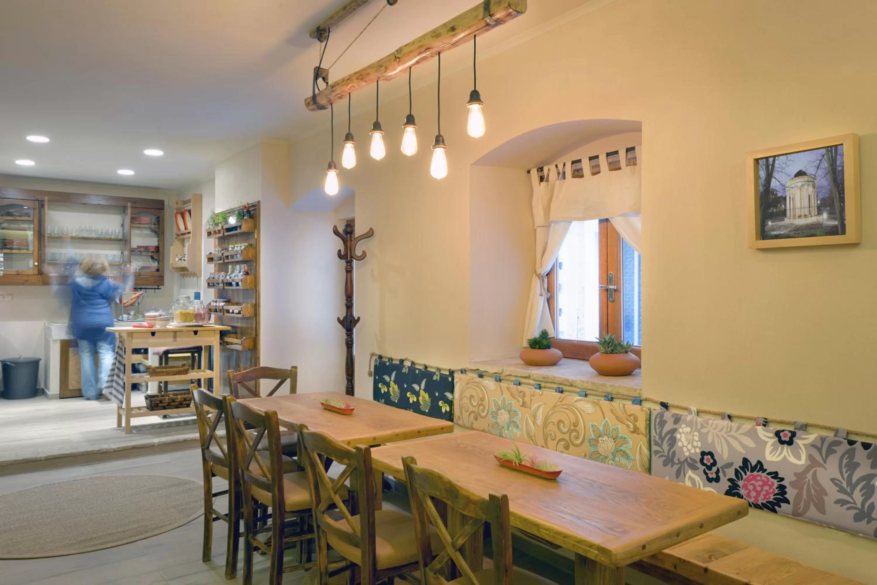 Day, Bed in Locandiera