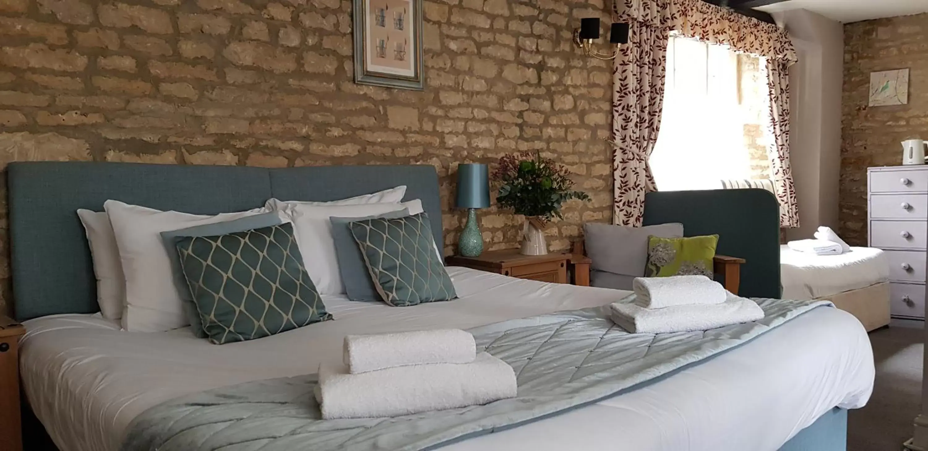 Triple Room in The Kings Arms Hotel Triple Room in The Kings Arms Hotel