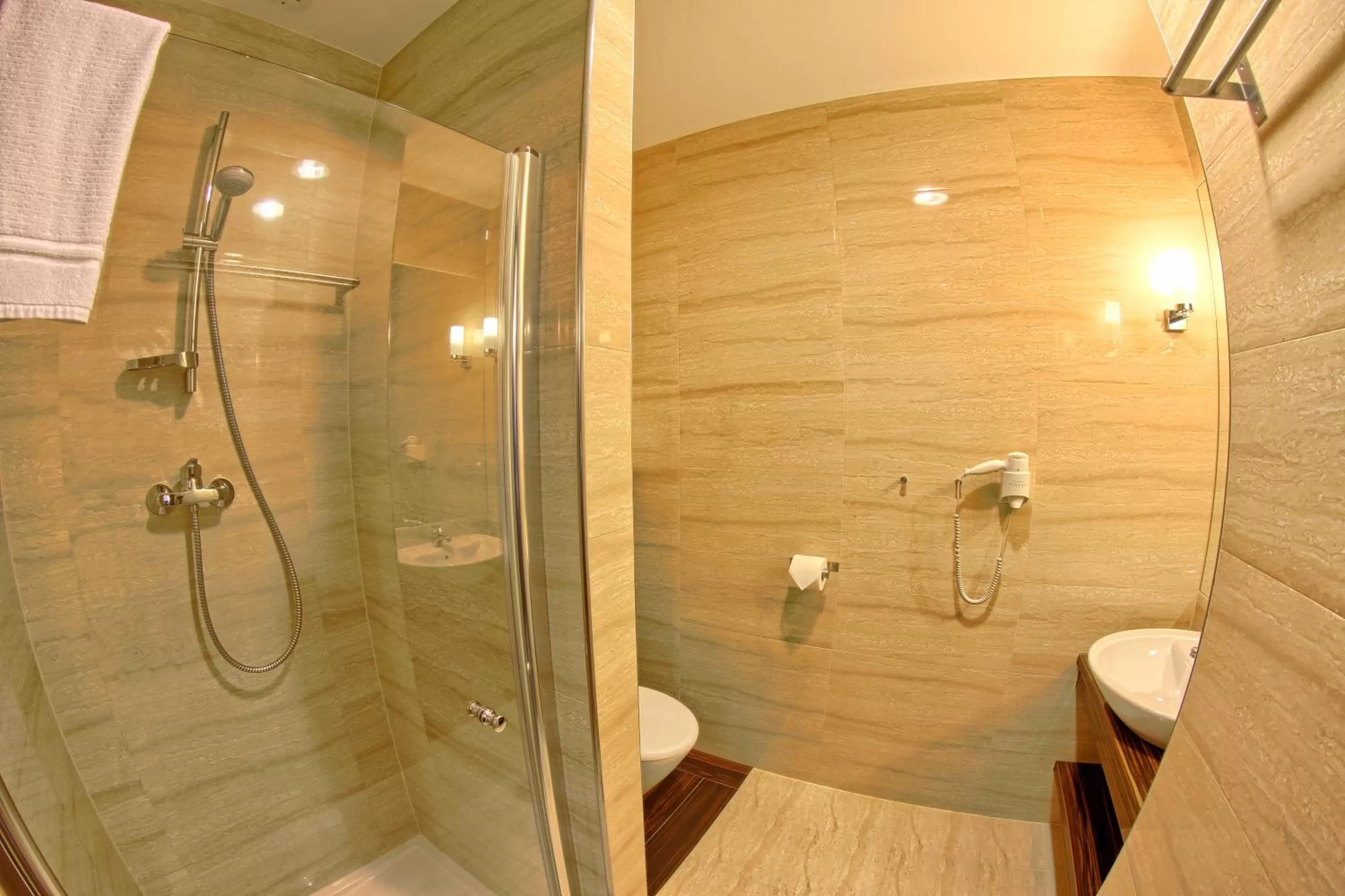 Bathroom in Hotel Arkas