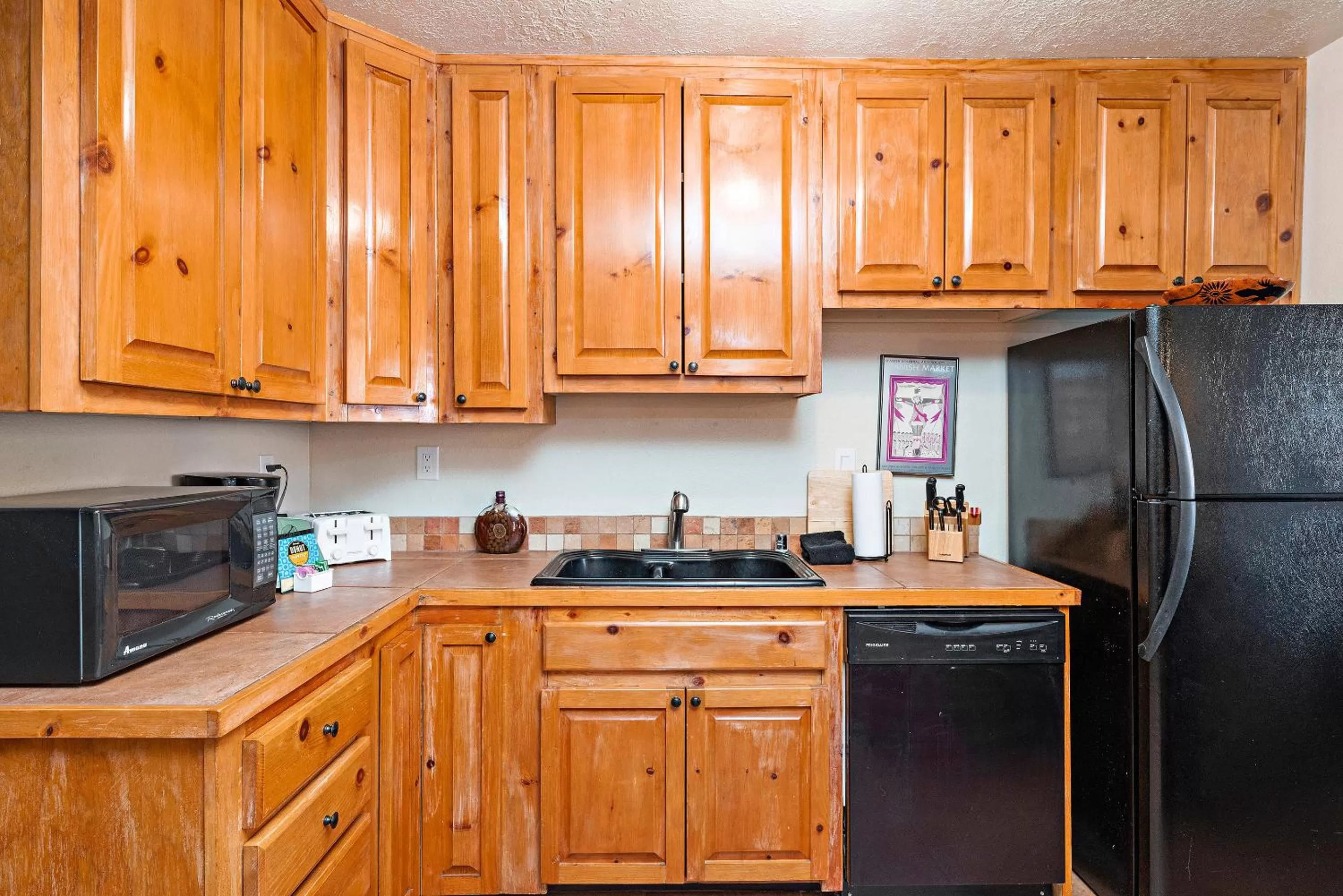 Kitchen or kitchenette in Fort Marcy Suites by All Seasons Resort Lodging
