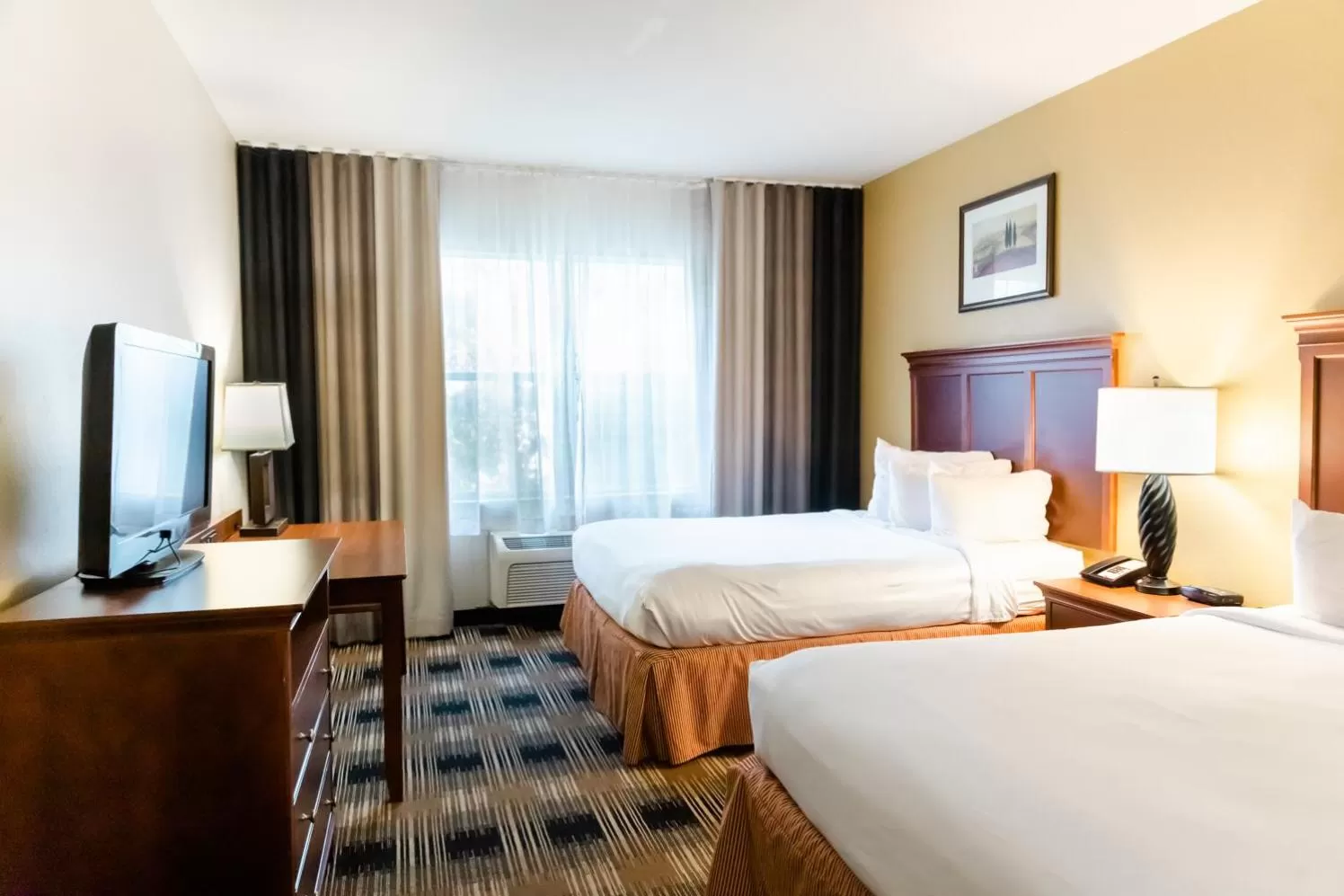 Bed in Country Inn & Suites by Radisson, Helen, GA