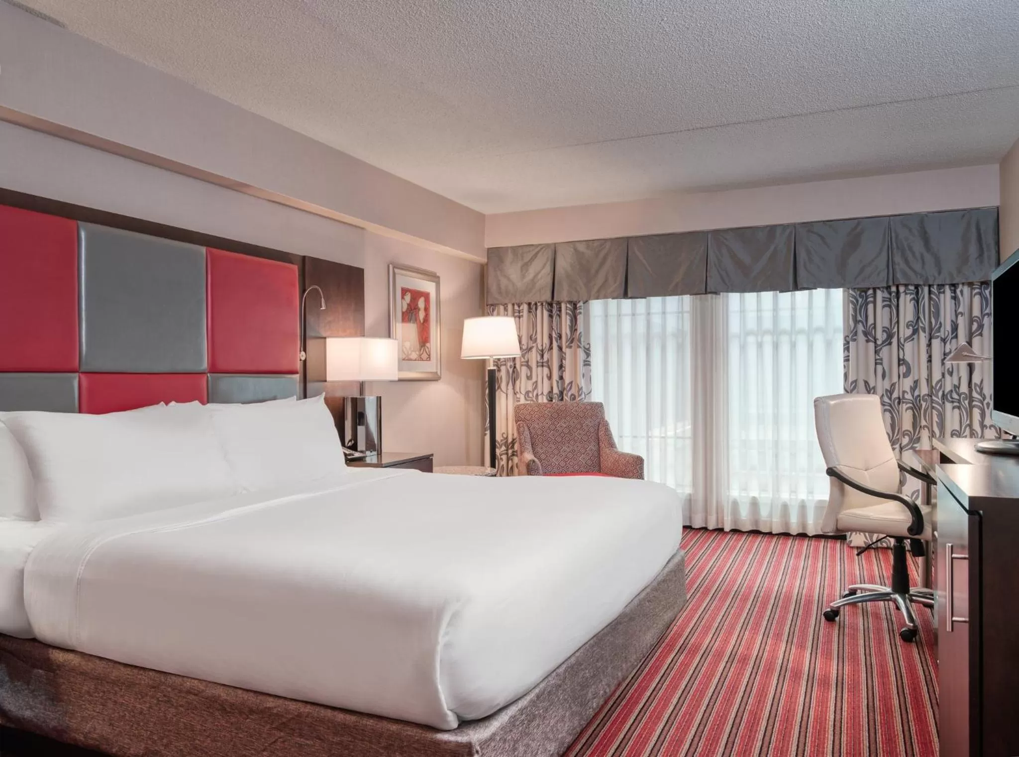 King Room with Pool View in Crowne Plaza Indianapolis-Dwtn-Union Stn by IHG