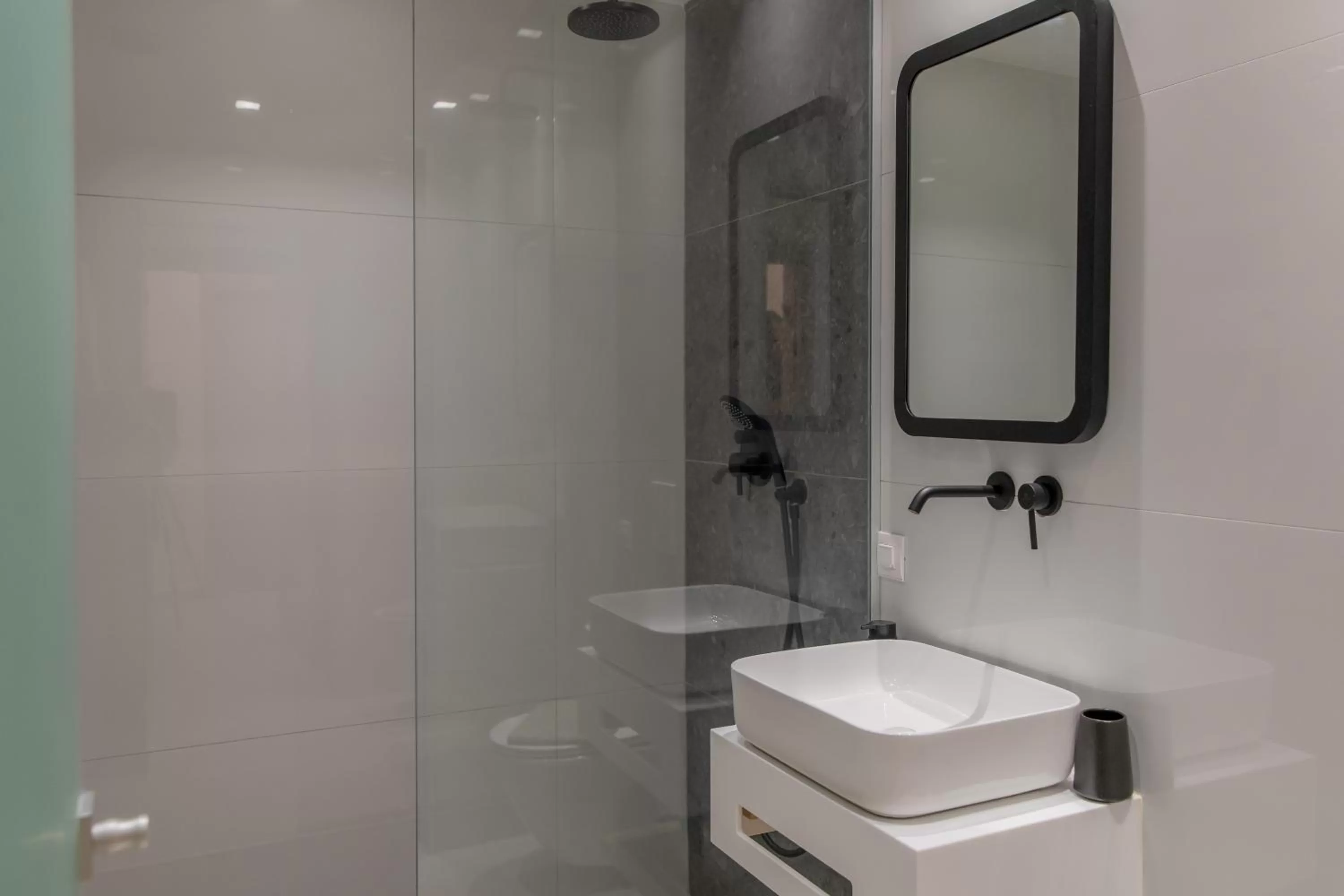 Bathroom in Agrelli Hotel & Suites